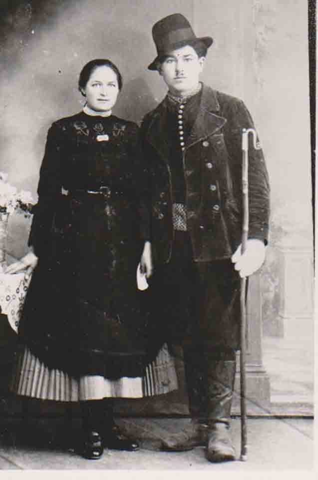Marosi Erzsébet férjével, aki juhász, 1940 körül (Rippl-Rónai Múzeum CC BY-NC-ND)