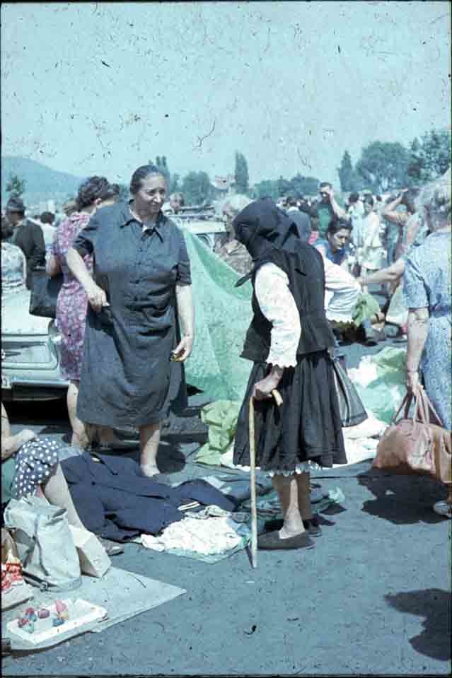 Mohácsi asszony a pécsi rongypiacon (Rippl-Rónai Múzeum CC BY-NC-ND)