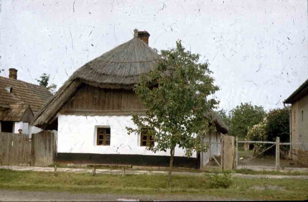 Nádfedeles tömésház (szoba, konyha, kamra, istálló) (Rippl-Rónai Múzeum CC BY-NC-ND)