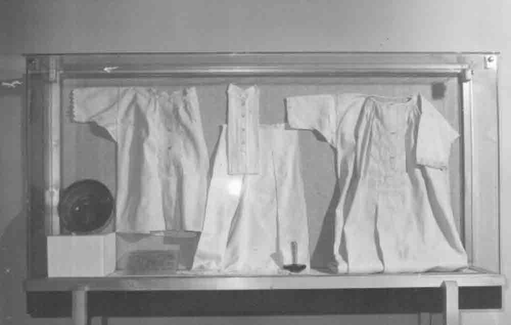 Somogyi hímzés c. kiállítás. II. tárló: Fehér hímzés, szélkiképzések (Rippl-Rónai Múzeum CC BY-NC-ND)