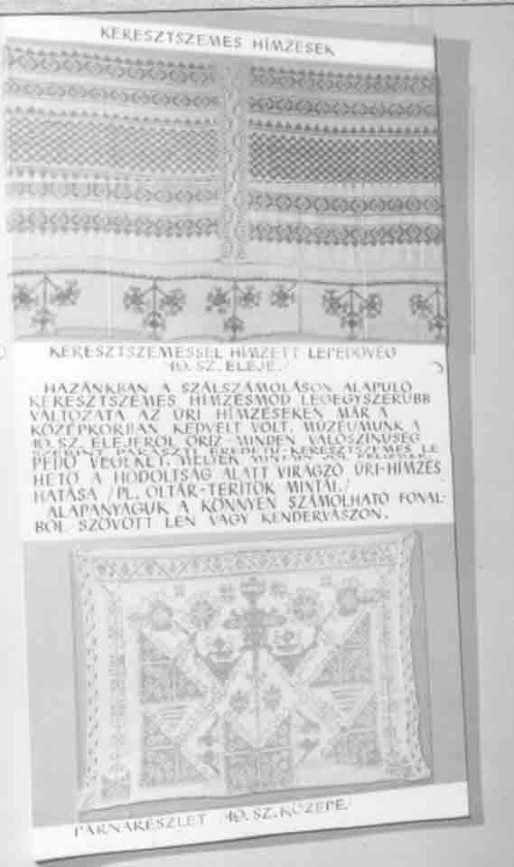 Somogyi hímzés c. kiállítás. III. tabló: Keresztszemes hímzések (Rippl-Rónai Múzeum CC BY-NC-ND)