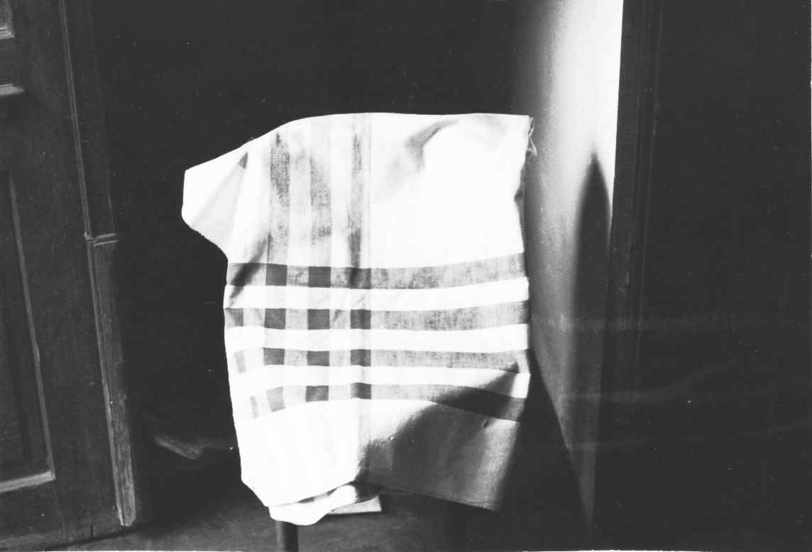 Szakasztó ruha Erdélyi György portáján (Rippl-Rónai Múzeum CC BY-NC-ND)