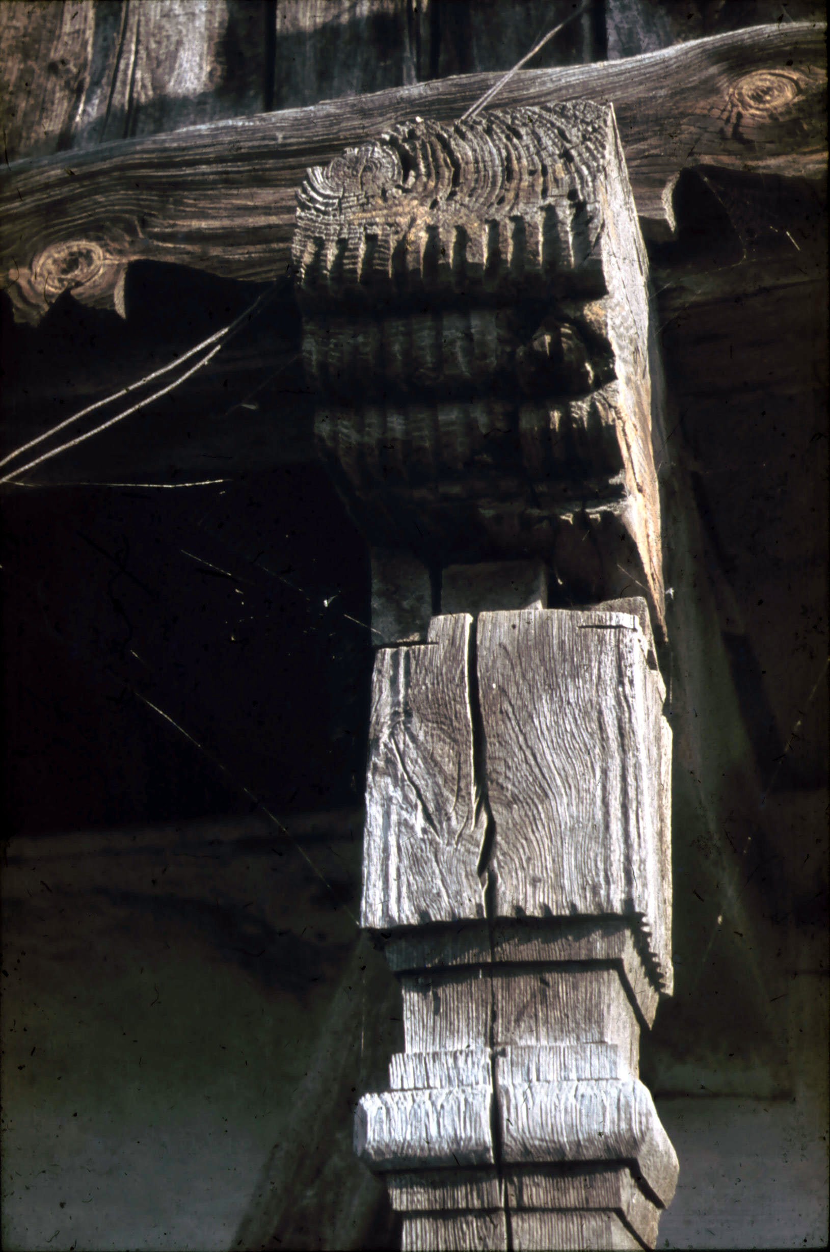 Szennai mestergerenda pitara, kinyúló faragott vége (Rippl-Rónai Múzeum CC BY-NC-ND)