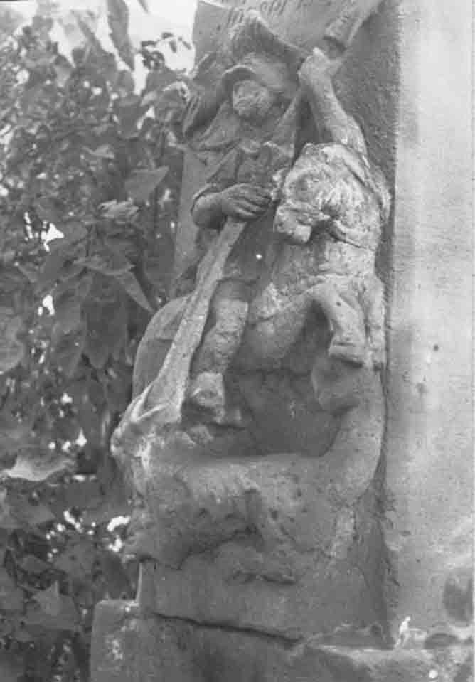 Szentgyörgy-szobor kőkereszt talapzatán (Rippl-Rónai Múzeum CC BY-NC-ND)