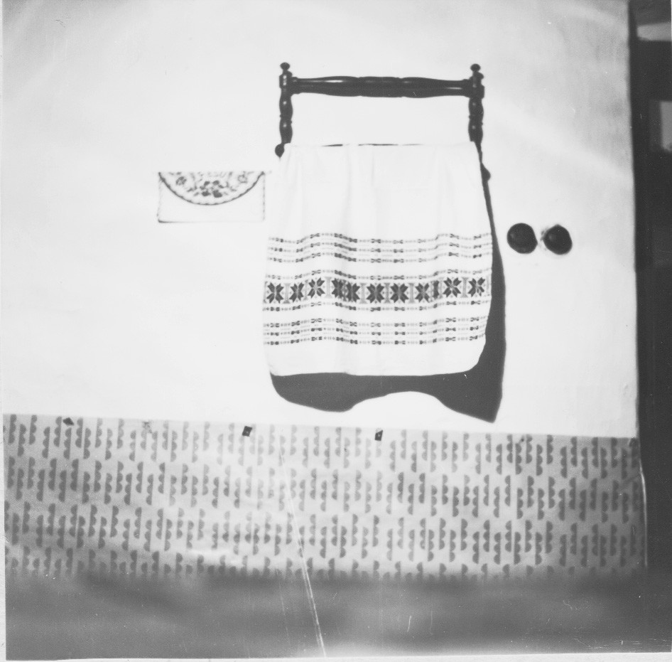 Szobabelső kendőtartó díszkendővel (Rippl-Rónai Múzeum CC BY-NC-ND)