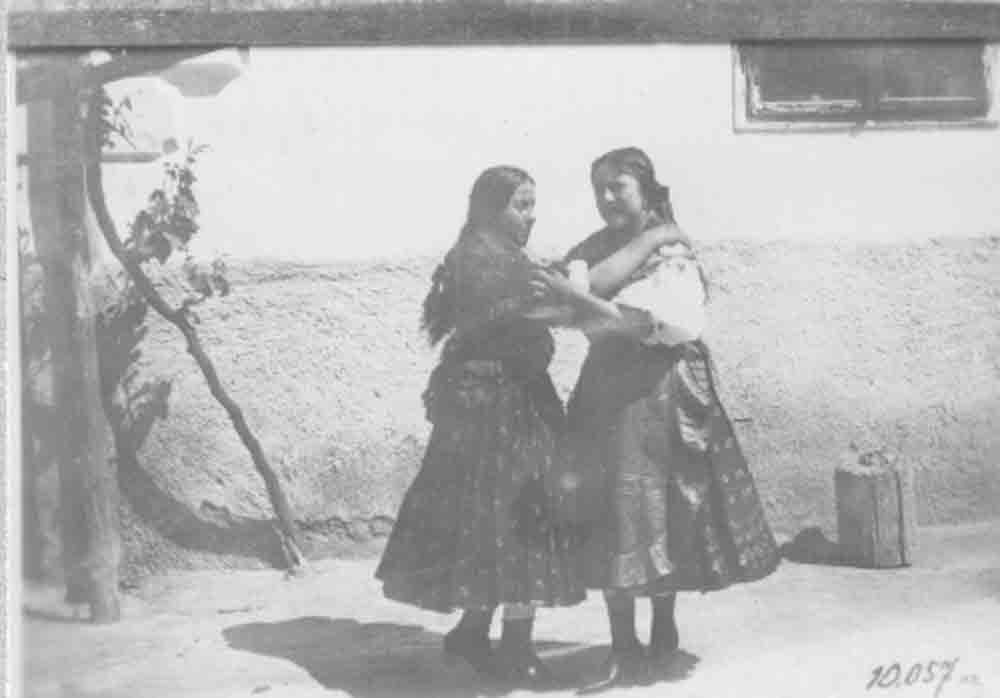 Táncoló csökölyi lányok (Rippl-Rónai Múzeum CC BY-NC-ND)