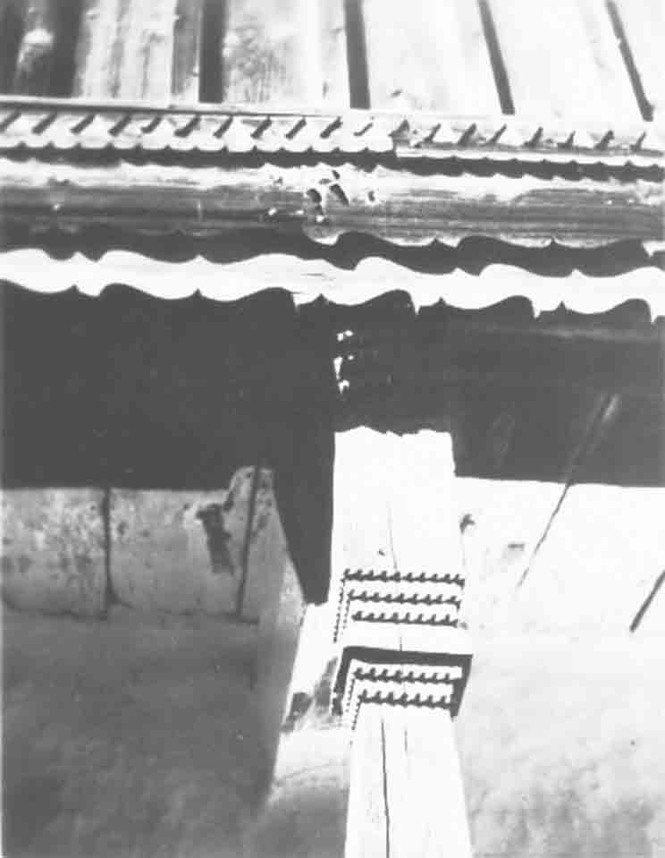 Utcai homlokzatrész faragott pitaroszlopokkal (Rippl-Rónai Múzeum CC BY-NC-ND)