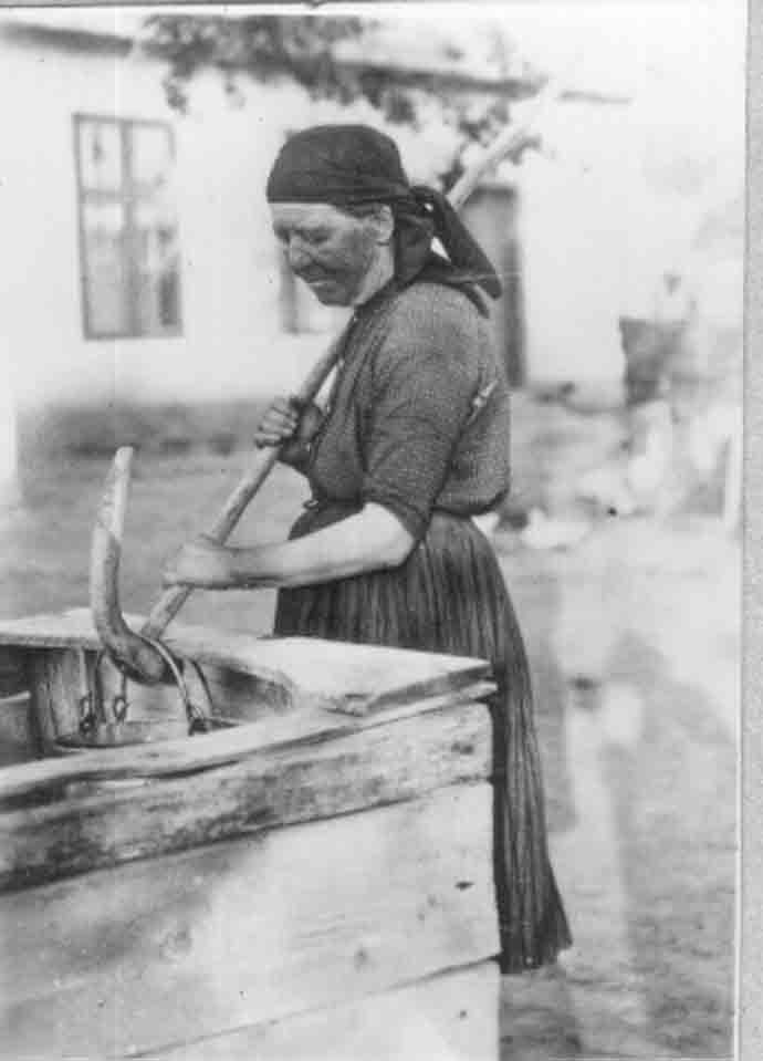 Vizet merítő asszony (Rippl-Rónai Múzeum CC BY-NC-ND)