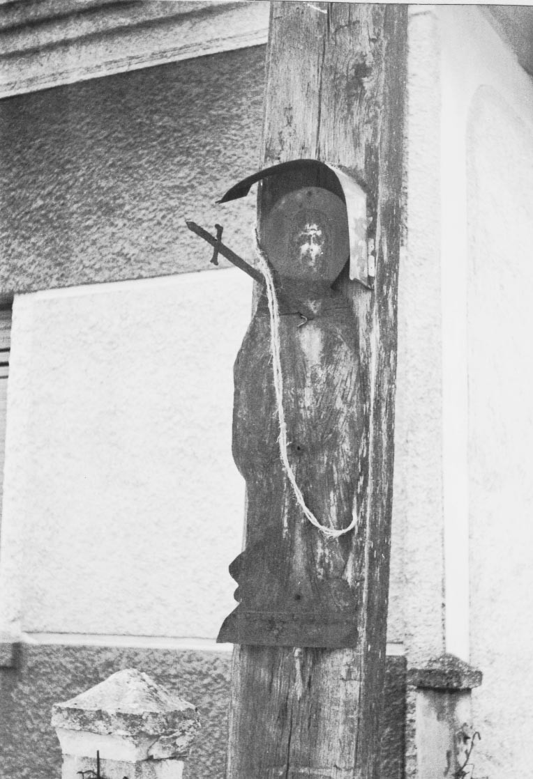 A katolikus haranglábon levő pléh-Krisztus (Rippl-Rónai Múzeum CC BY-NC-ND)