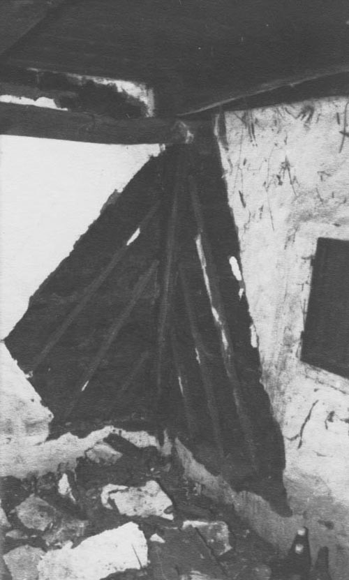 A szoba belső DK - i sarka, a korábbi nyílt tűzhely füstnyomaival (Rippl-Rónai Múzeum CC BY-NC-ND)