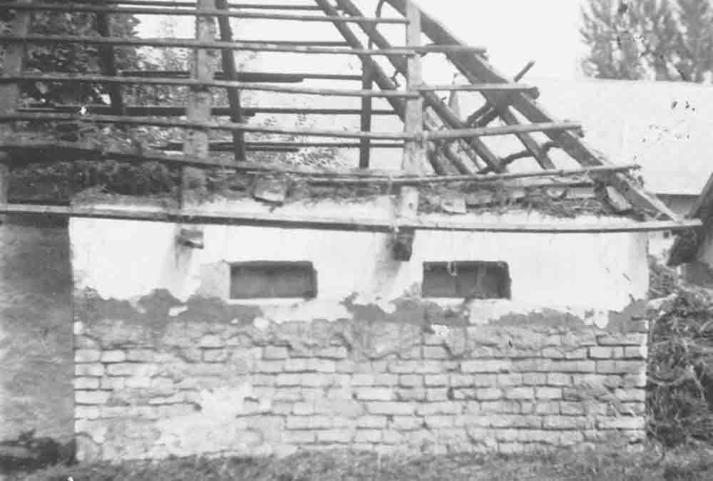 A téglából épített kamra udvar felőli része (Rippl-Rónai Múzeum CC BY-NC-ND)