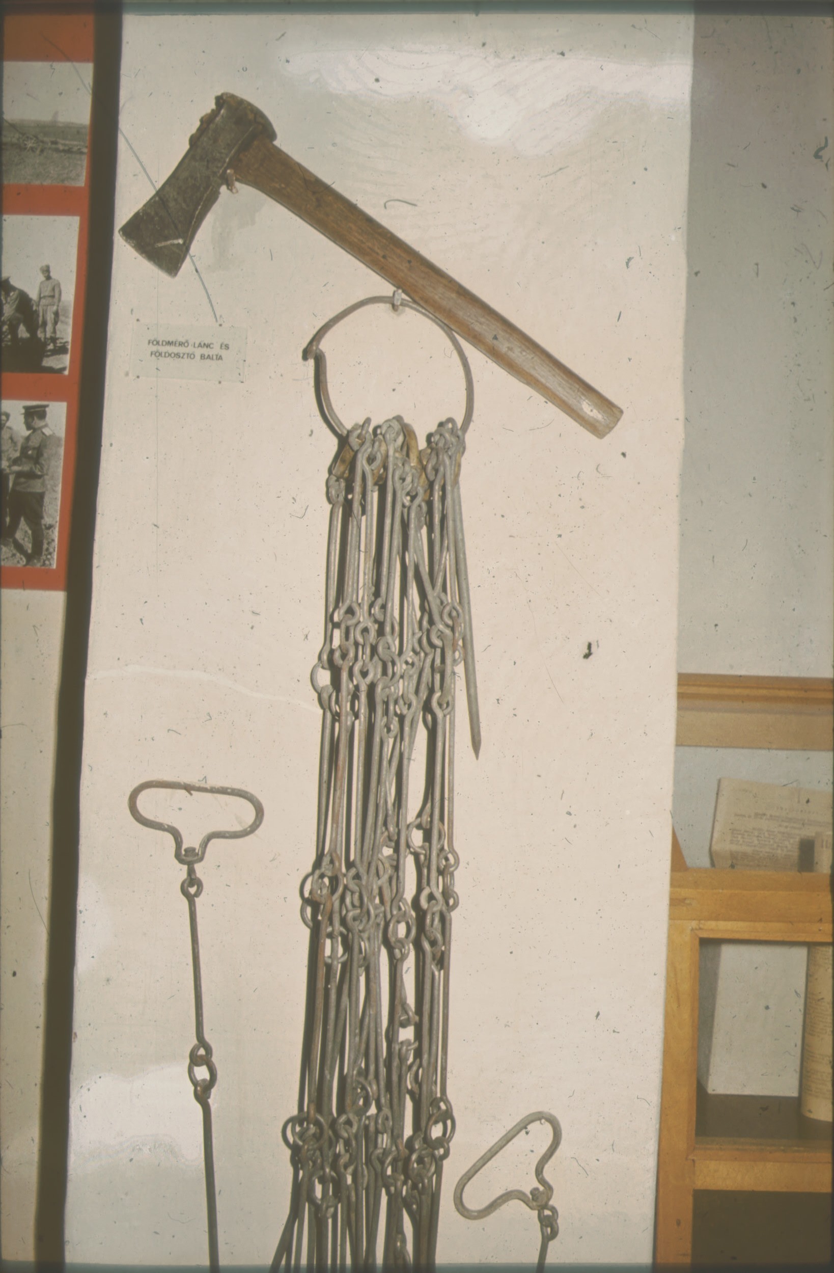 Földmérő lánc és földosztó balta (Rippl-Rónai Múzeum CC BY-NC-ND)