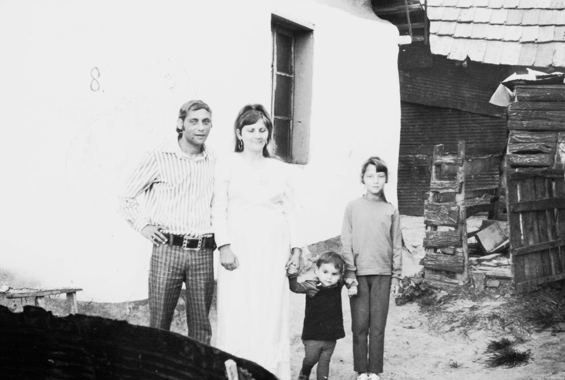Ifjabb Babos József és családja a cigánytelepről (Rippl-Rónai Múzeum CC BY-NC-ND)