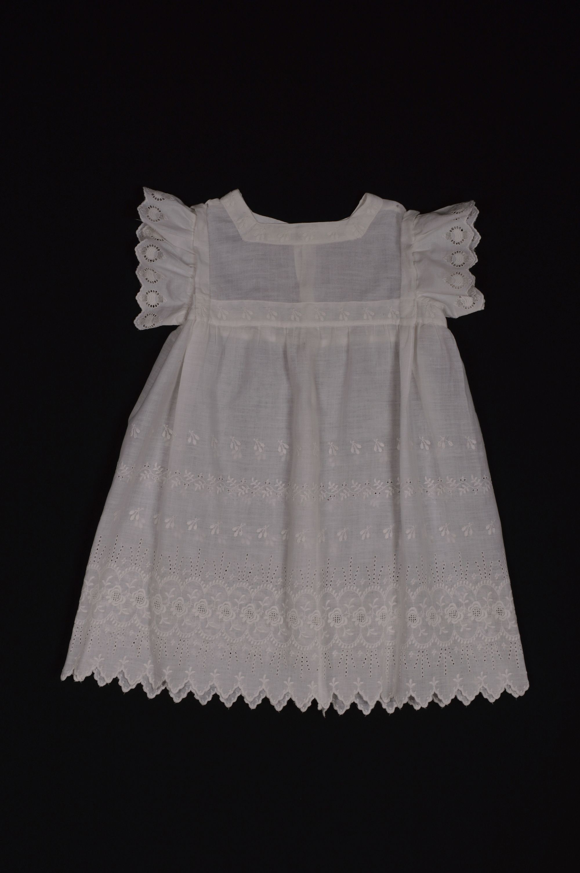 Kisfiú ruhácska "kisszoknya" (Rippl-Rónai Múzeum CC BY-NC-ND)