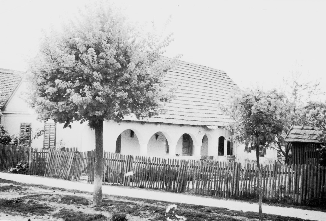 Petőfi utca 16. sz. féloszlopos-tornácos ház (Rippl-Rónai Múzeum CC BY-NC-ND)