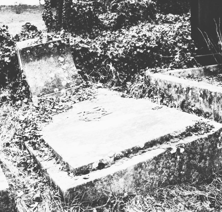 Régi sírkő kriptával (Rippl-Rónai Múzeum CC BY-NC-ND)