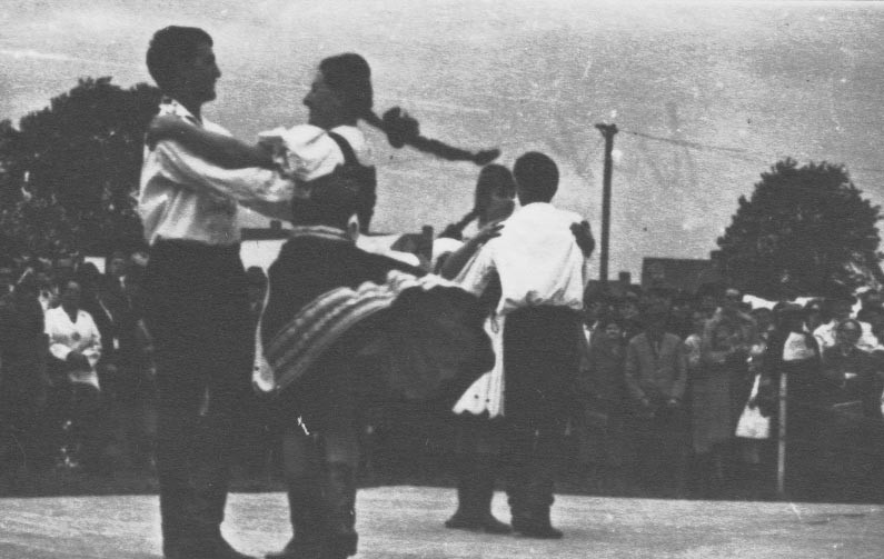 Táncospár. Siófoki ÁFÉSZ táncegyüttes anyaga. Együd Árpád hagyatéka (Rippl-Rónai Múzeum CC BY-NC-ND)