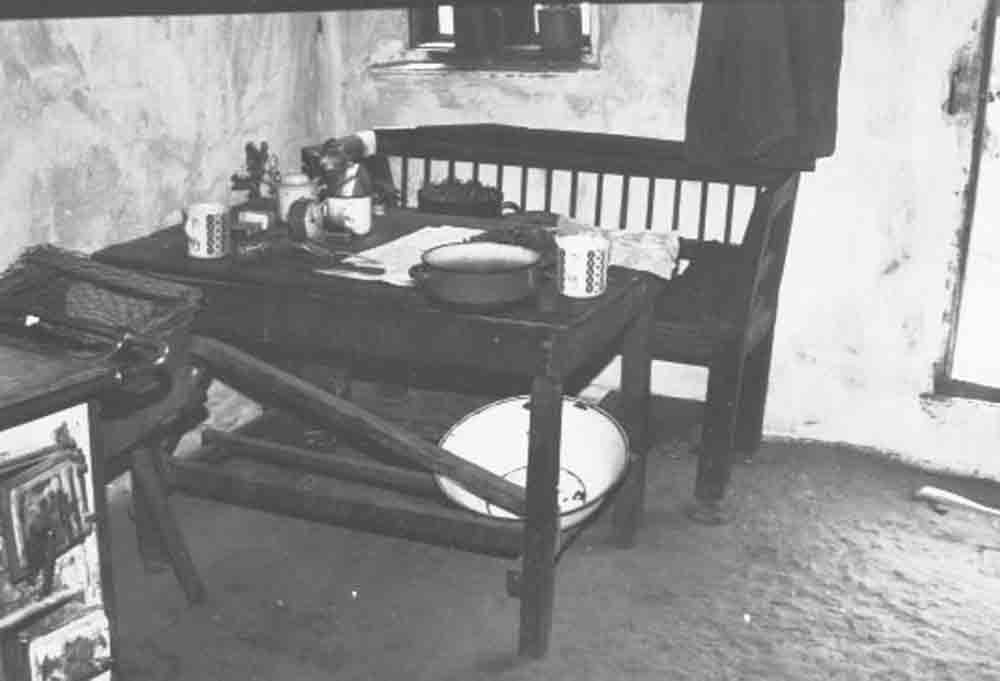 Asztal és pad (Rippl-Rónai Múzeum CC BY-NC-ND)