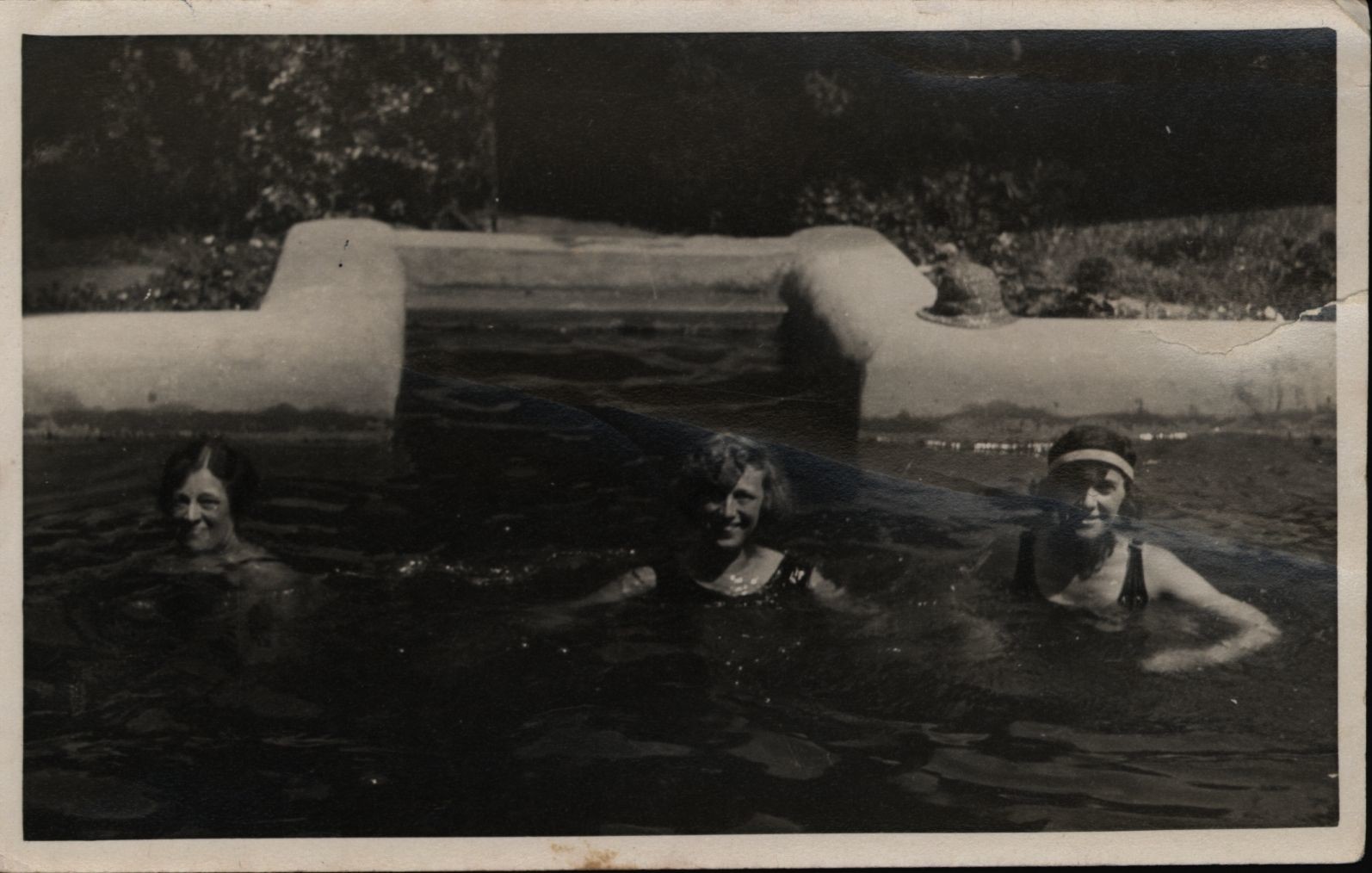 Úszómedencében Mária két hölggyel (Rippl-Rónai Múzeum CC BY-NC-SA)