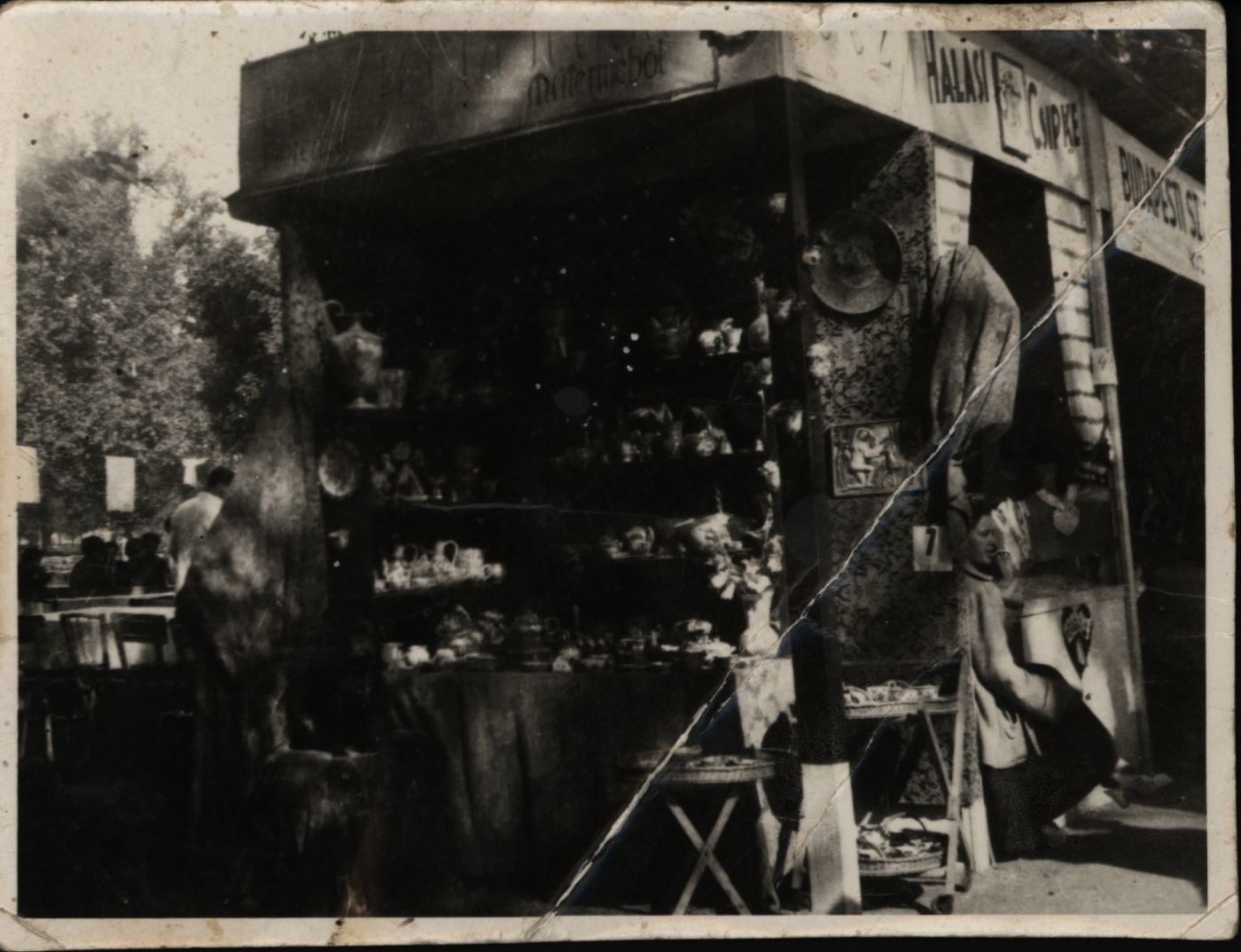 A bárdibükki kerámiaműhely standja a pesti vásáron (Rippl-Rónai Múzeum CC BY-NC-SA)