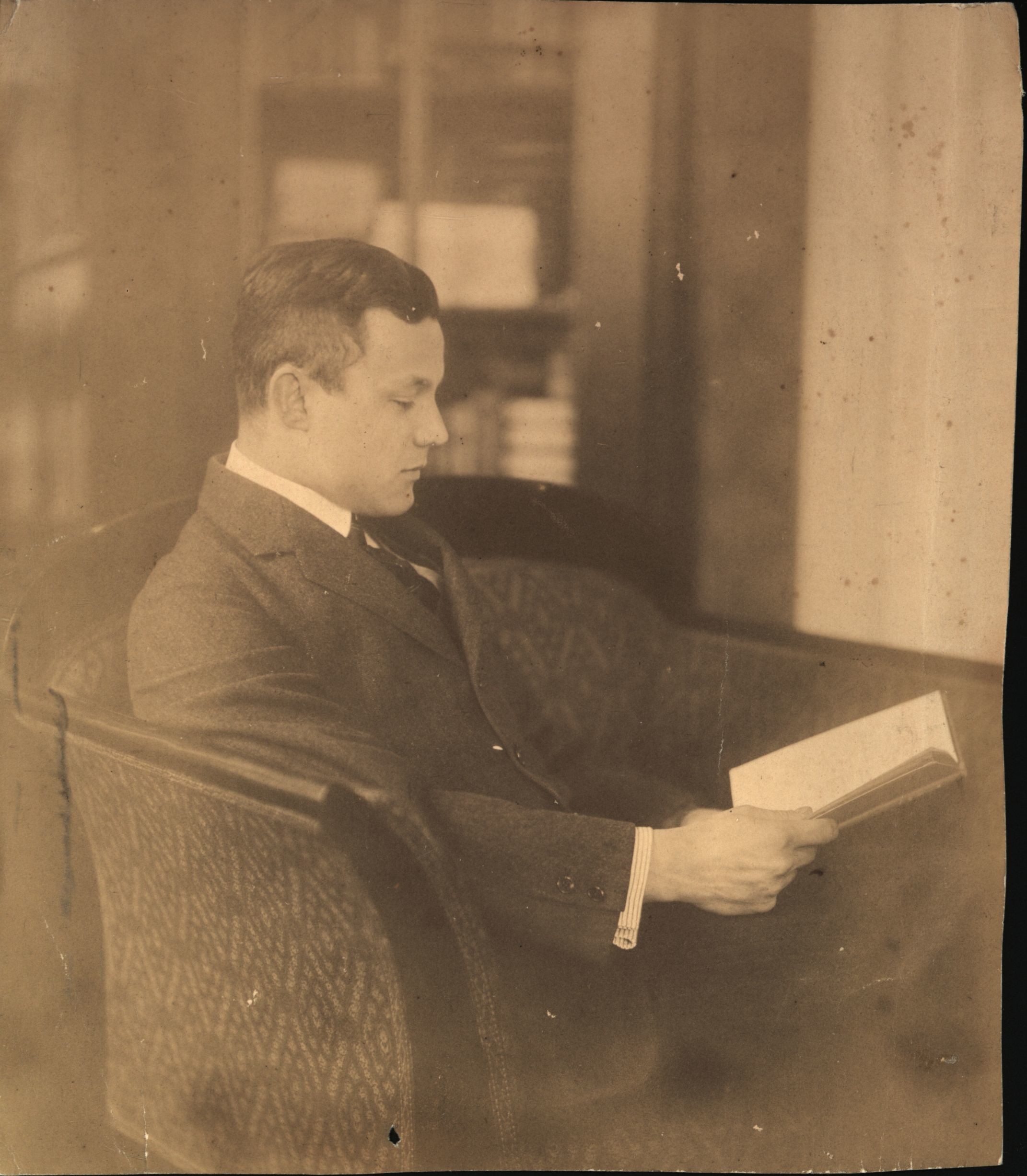 Ifj. Goszthony Mihály olvasás közben (Rippl-Rónai Múzeum CC BY-NC-SA)