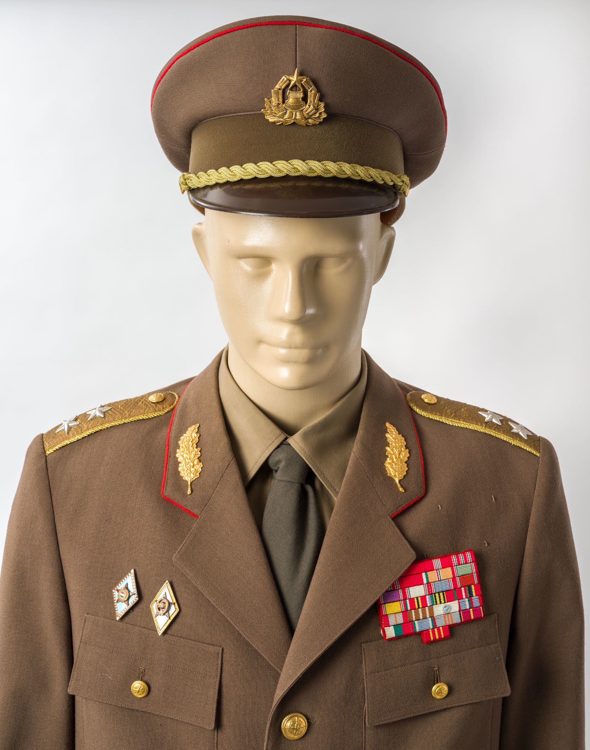 Kiss Sándor altábornagy, tábornoki köznapi öltönye (Nagyatádi Kulturális és Sport Központ - Városi Múzeum CC BY-NC-SA)