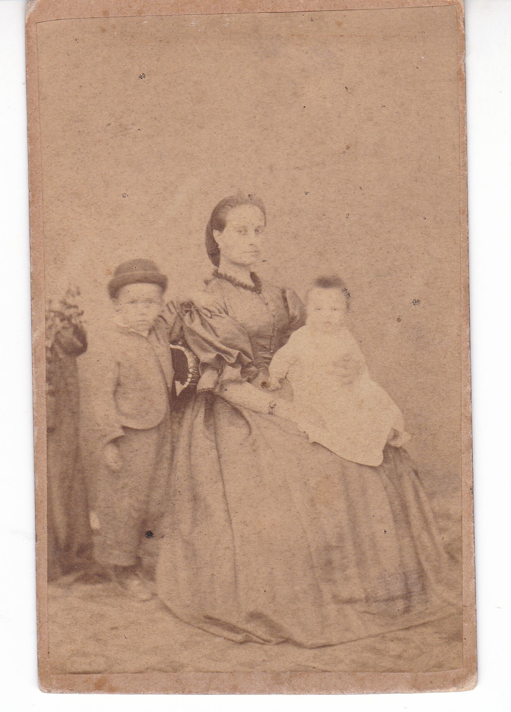 Rippl-Rónai archív: "Mama, Jóska, Ödön; Józsi bácsi 4 éves korában" (Rippl-Rónai Múzeum CC BY-NC-SA)