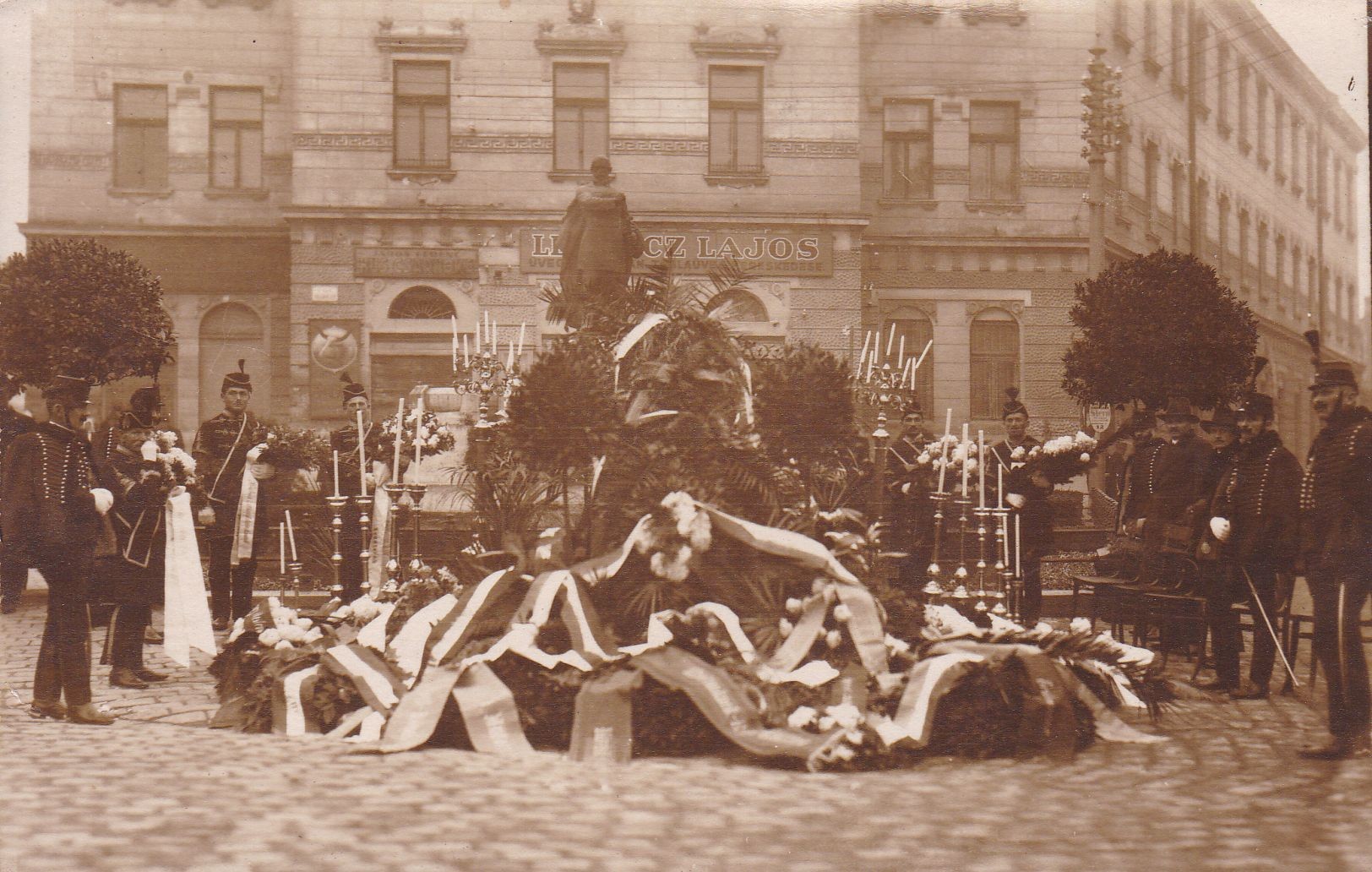 RRJ ravatalozása a Kossuth téren (Rippl-Rónai Múzeum CC BY-NC-SA)