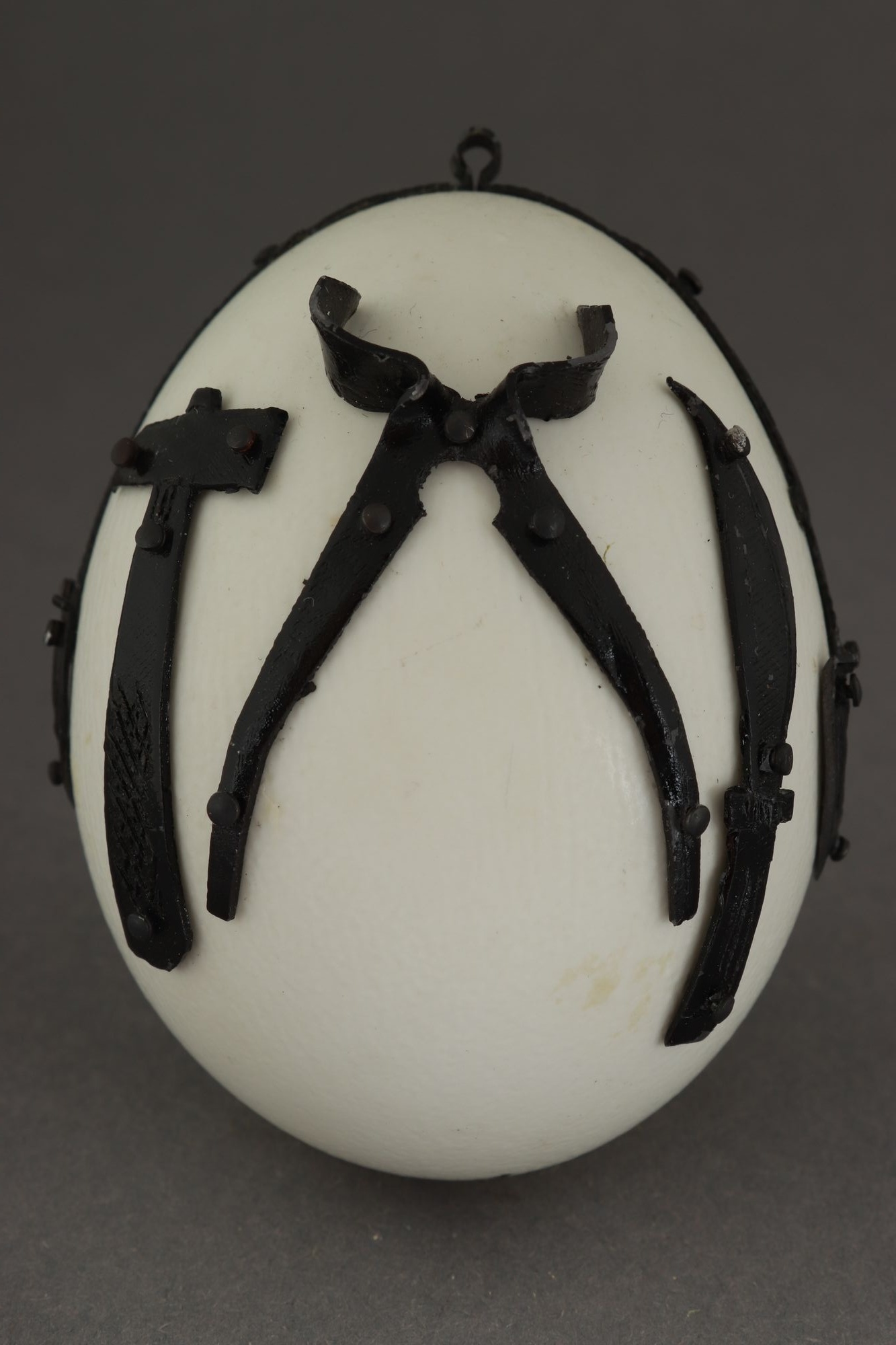 Patkolt tojás"sok szerszámos" (Rippl-Rónai Múzeum CC BY-NC-SA)