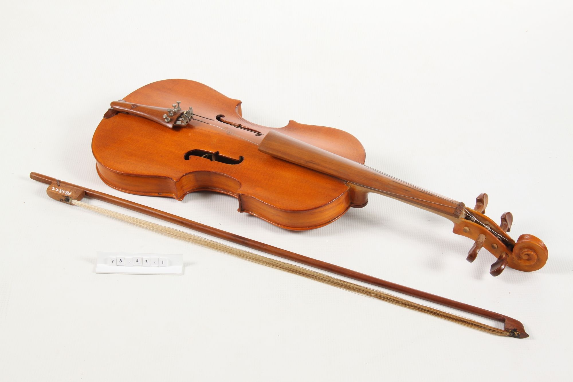 Hegedű (Rippl-Rónai Múzeum CC BY-NC-SA)