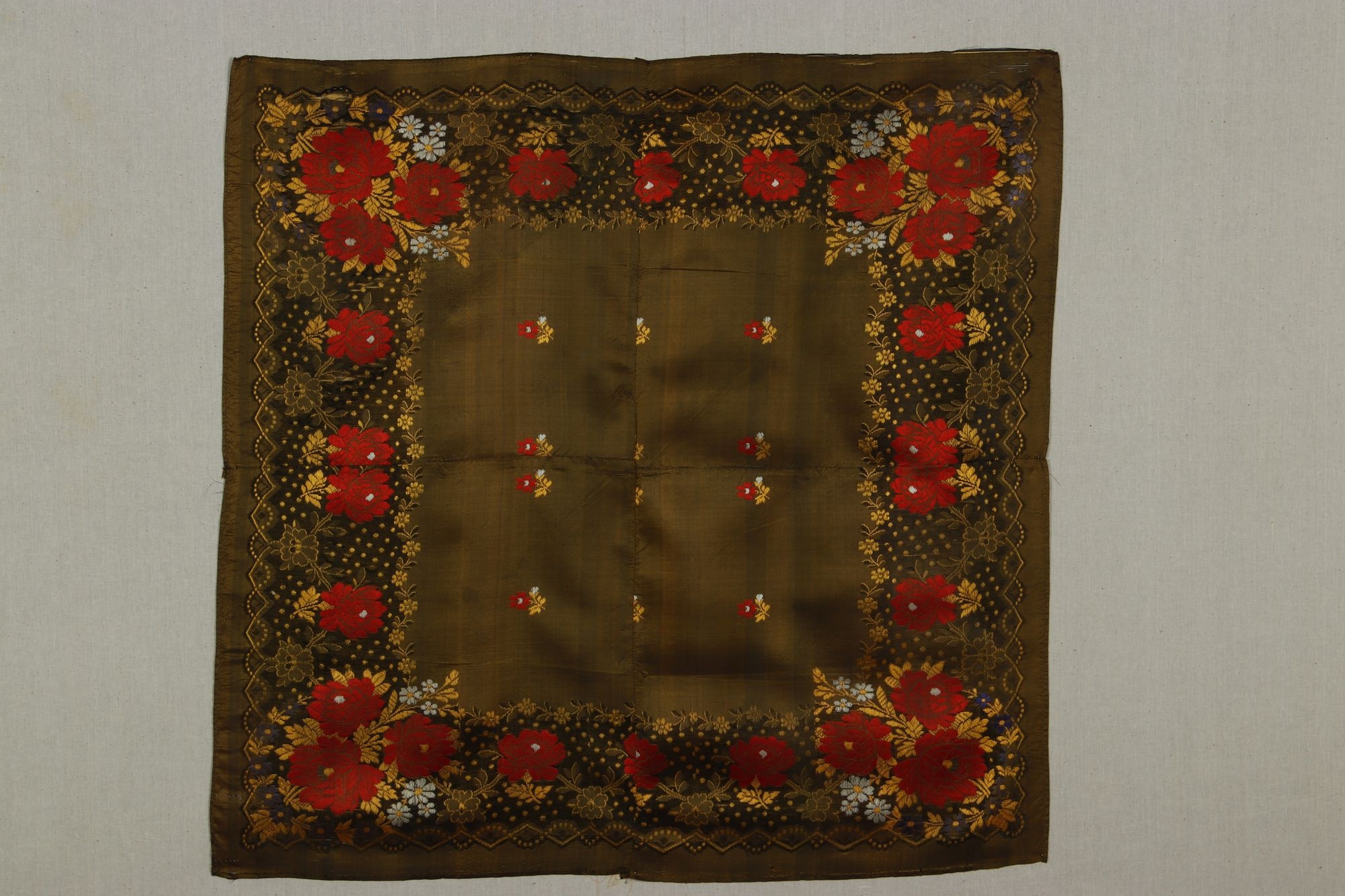 fejkendő színes selyem fejkendő (Rippl-Rónai Múzeum CC BY-NC-SA)