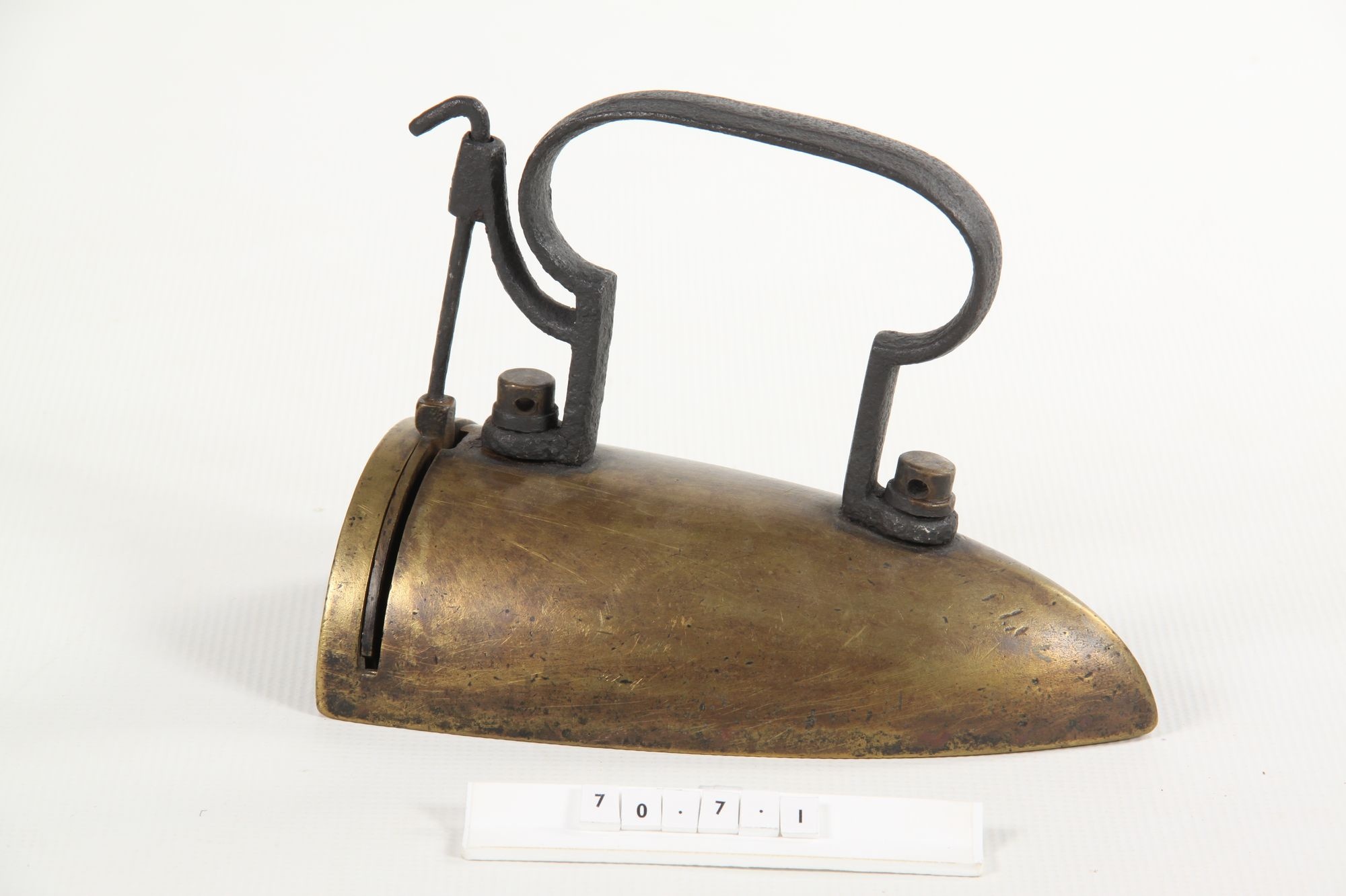 Rézvasaló"vasaló" (Rippl-Rónai Múzeum CC BY-NC-SA)