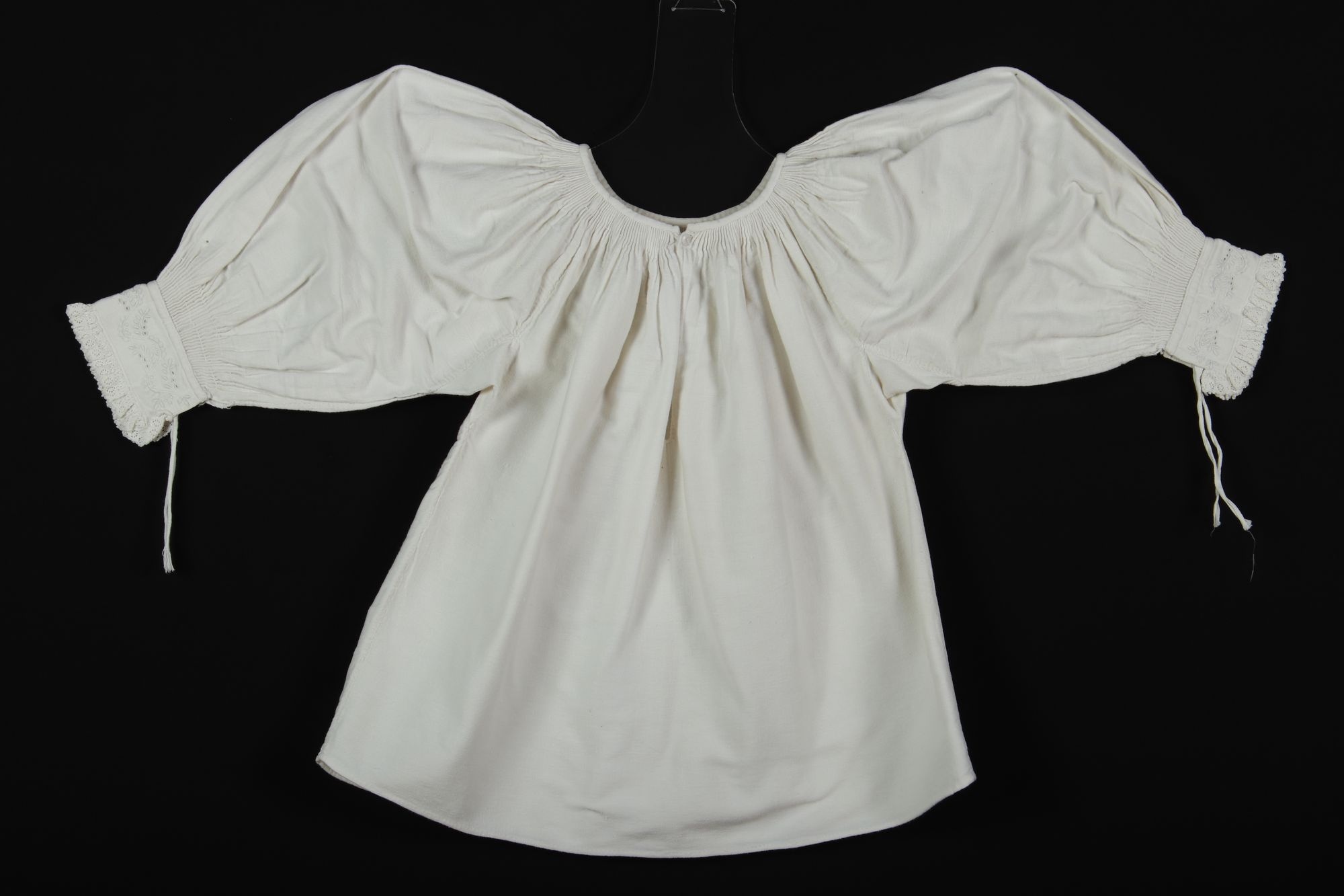 Női ing "Ümög" (Rippl-Rónai Múzeum CC BY-NC-SA)