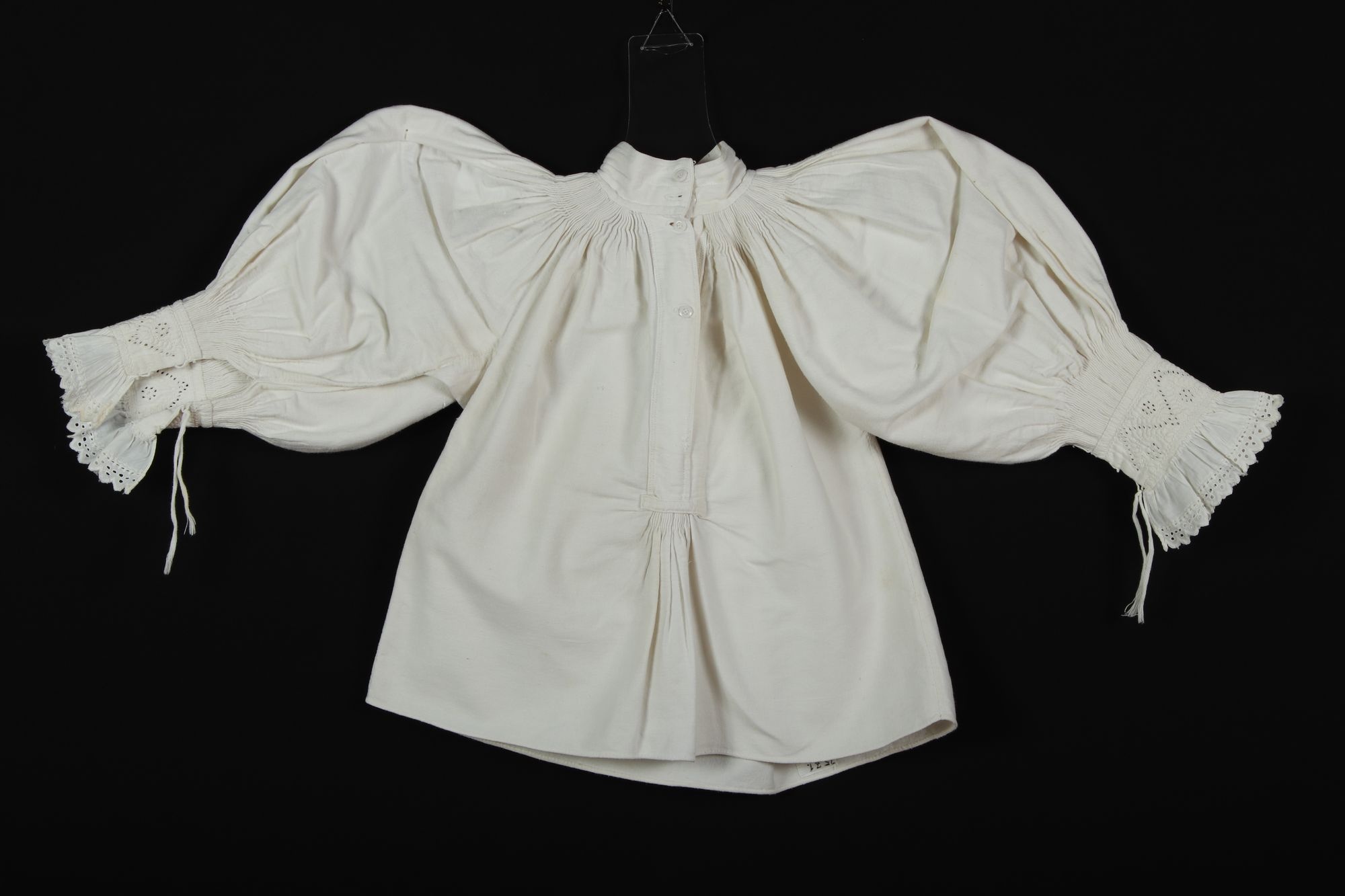 Női ing "bokrosing" (Rippl-Rónai Múzeum CC BY-NC-SA)
