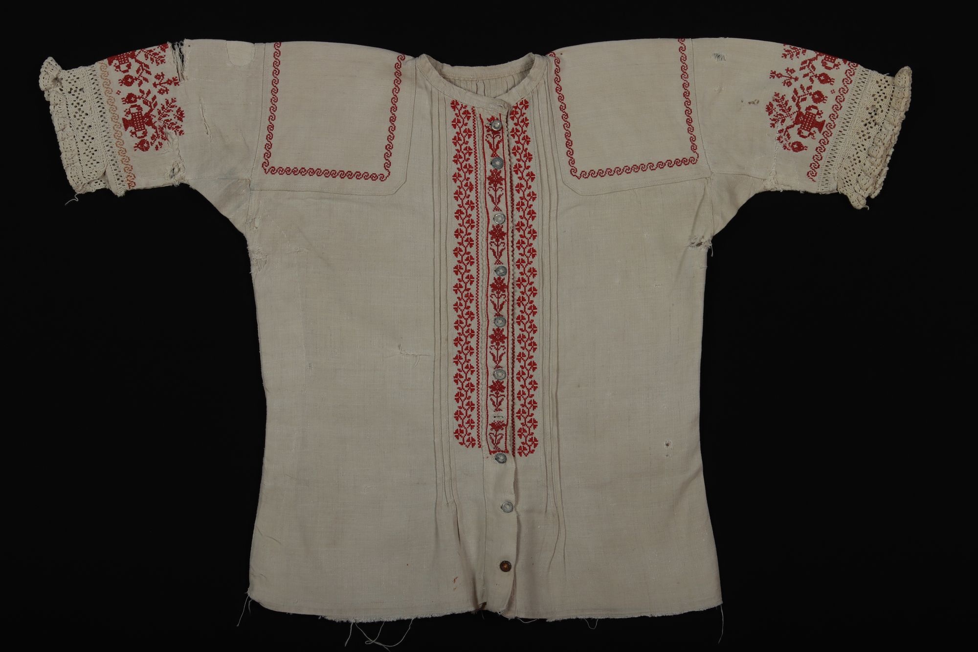 "Feszes ing" női hímzett vászoning (Rippl-Rónai Múzeum CC BY-NC-SA)