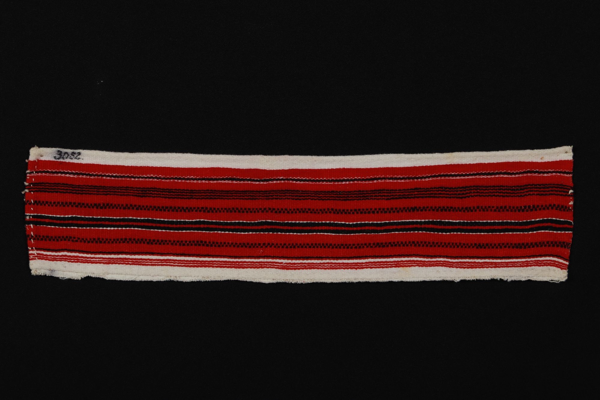 Hímzett ingujjrészlet (Rippl-Rónai Múzeum CC BY-NC-SA)