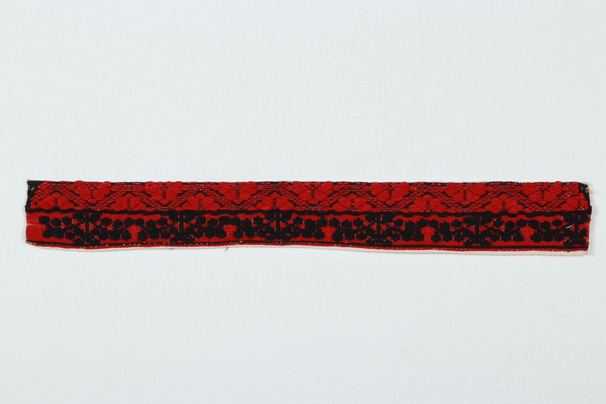 Hímzett ingujjrészlet (Rippl-Rónai Múzeum CC BY-NC-SA)
