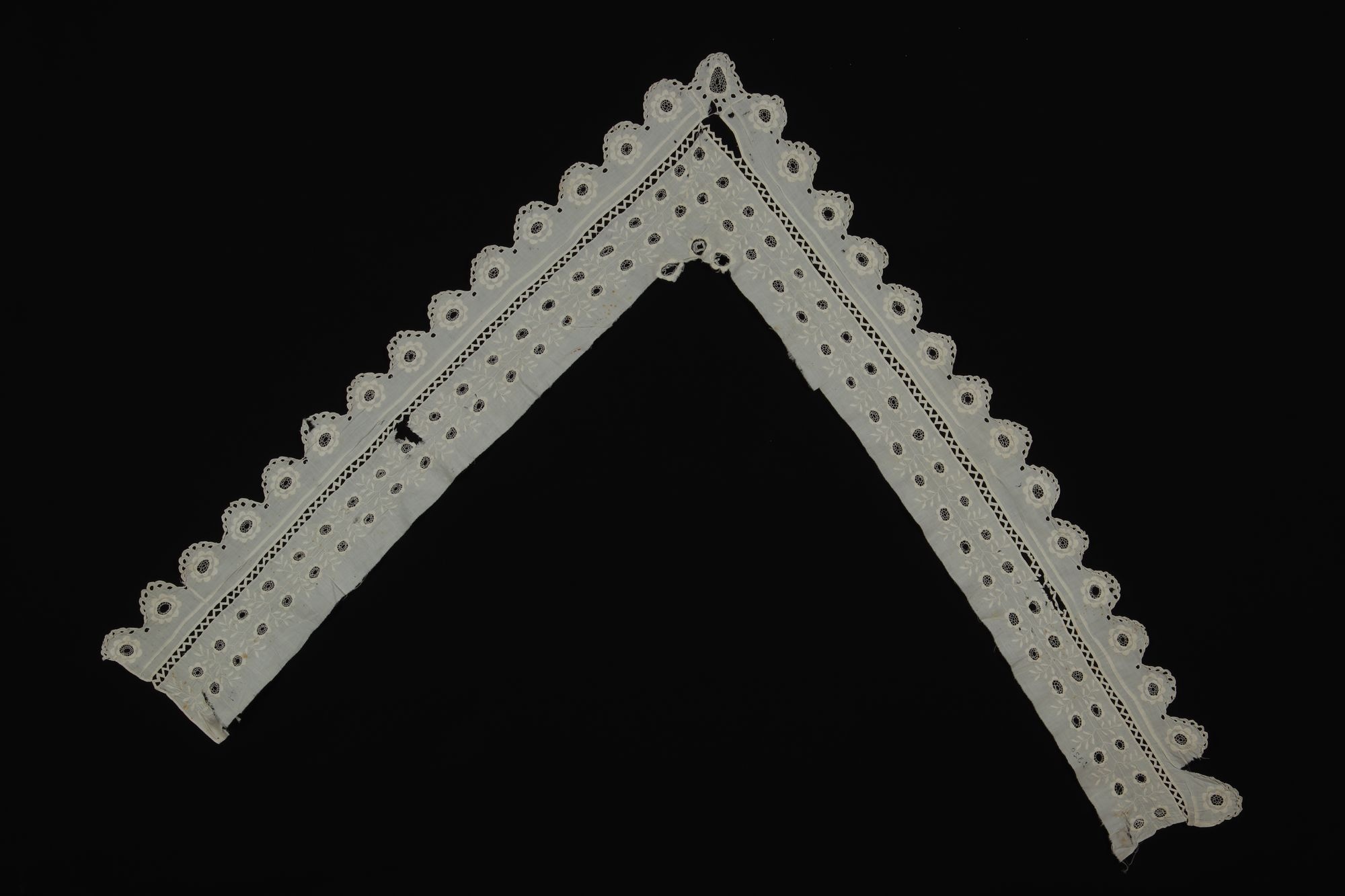 Régi fehérkendő (Rippl-Rónai Múzeum CC BY-NC-SA)