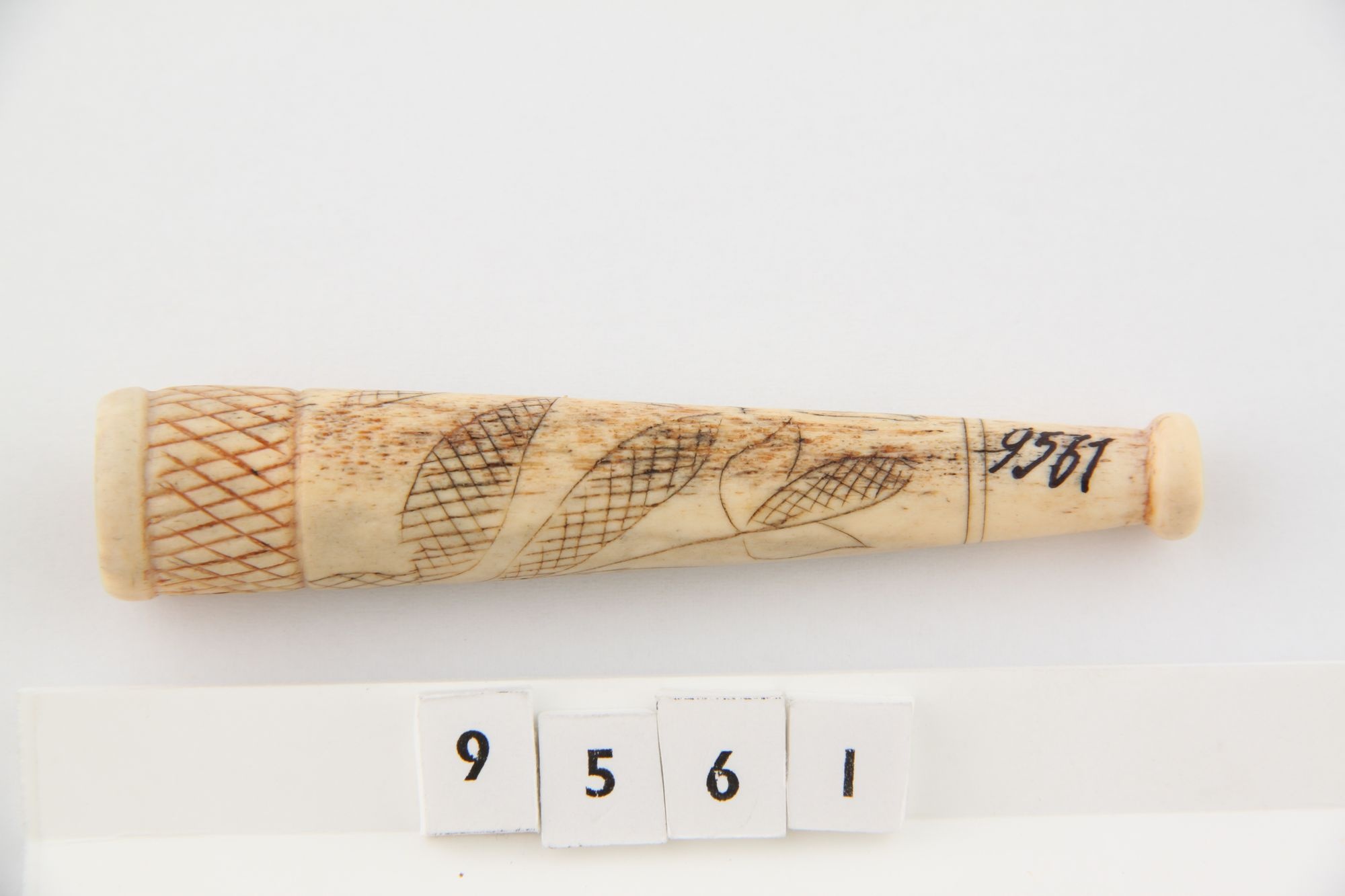Faragott, csontból való szivarszipka (Rippl-Rónai Múzeum CC BY-NC-SA)
