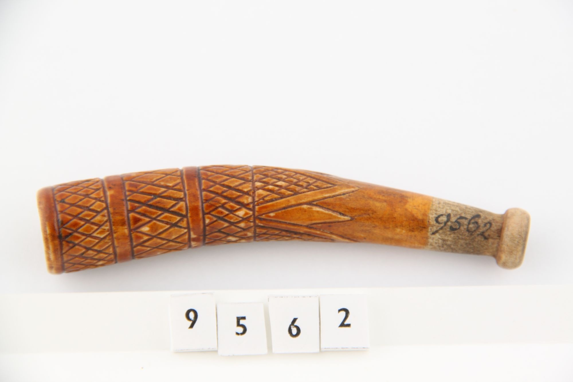 Faragott, csontból való szivarszipka (Rippl-Rónai Múzeum CC BY-NC-SA)