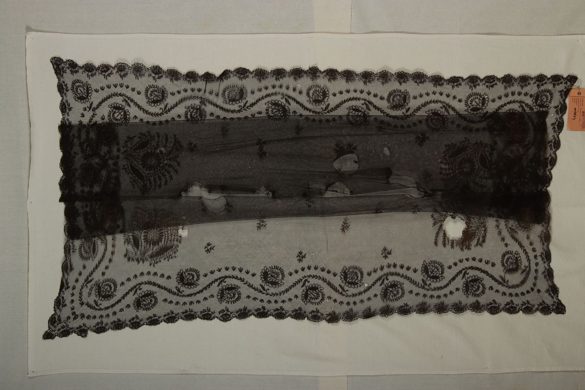 Tüllkendő (Rippl-Rónai Múzeum CC BY-NC-SA)