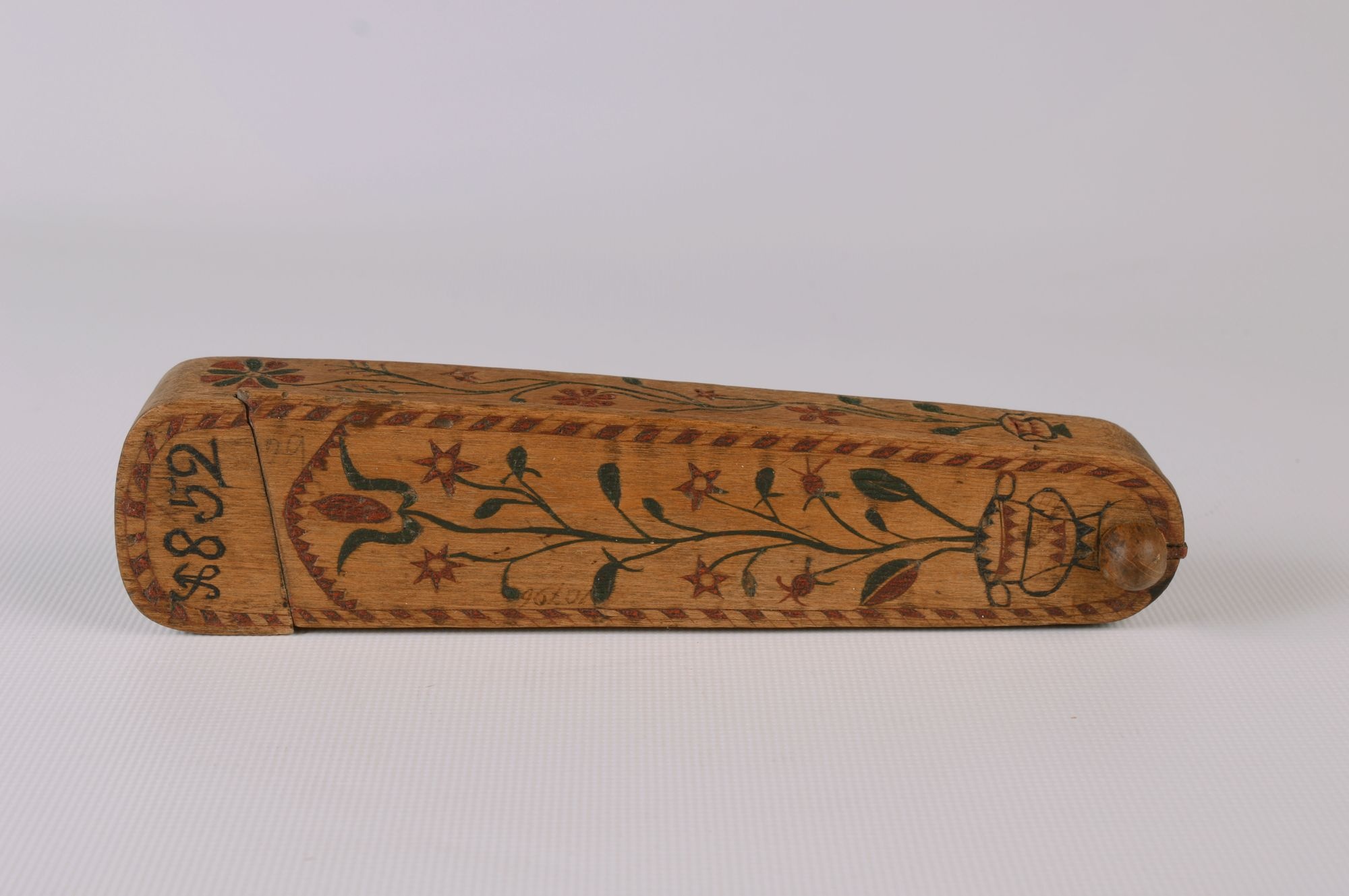 Borotvatartó fából faragott (Rippl-Rónai Múzeum CC BY-NC-SA)
