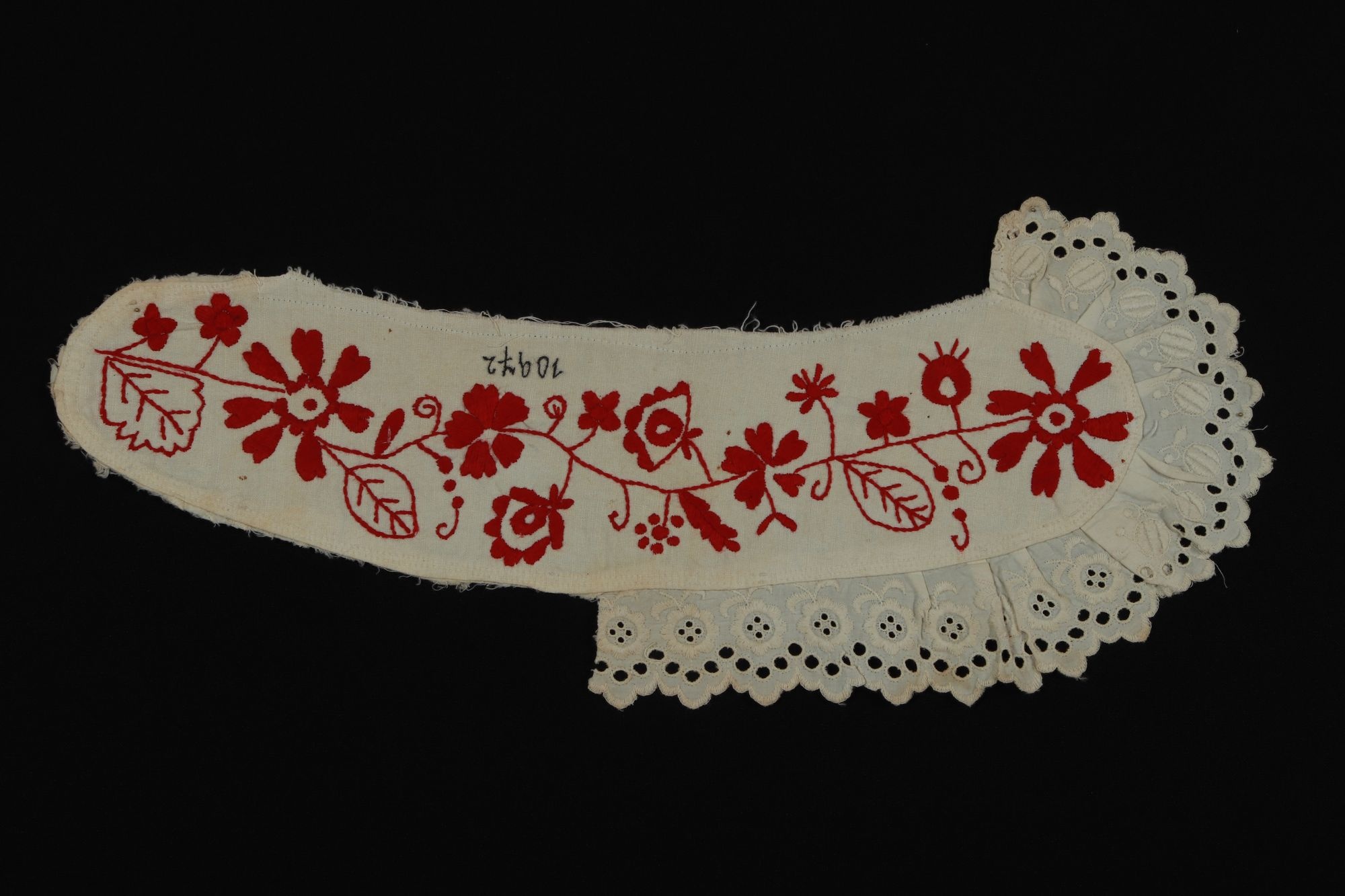 Női ingből hímzett részek (Rippl-Rónai Múzeum CC BY-NC-SA)