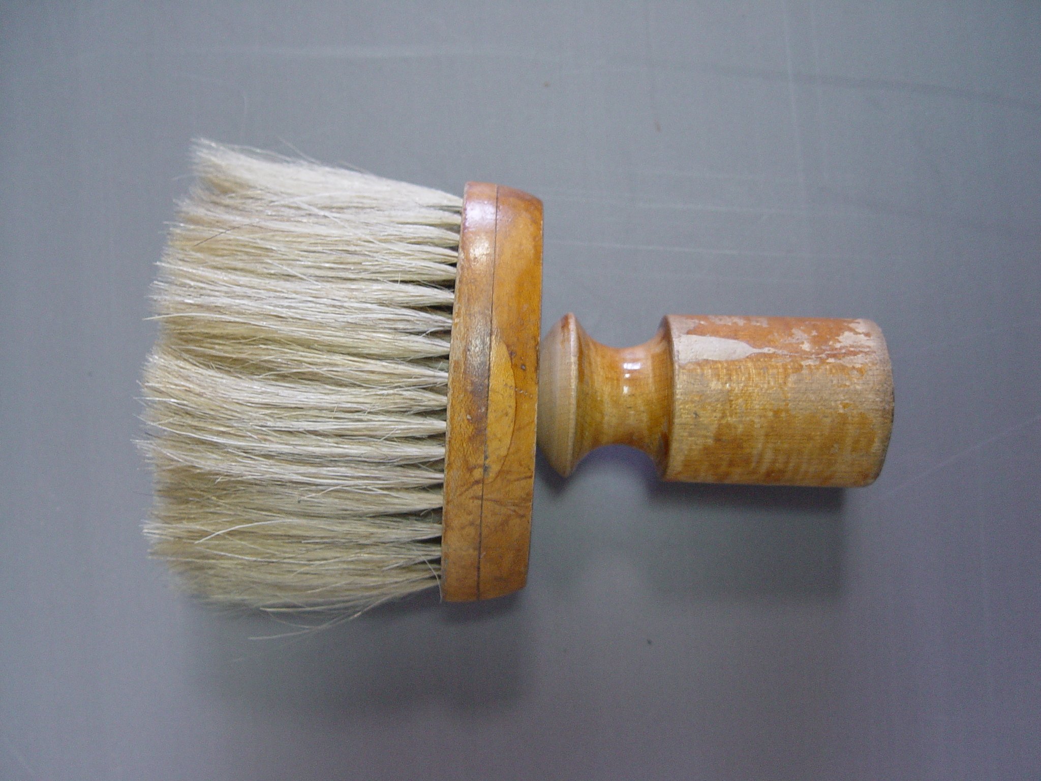 borotváló pamacs (Paksi Városi Múzeum - Paksi Képtár CC BY-NC-SA)