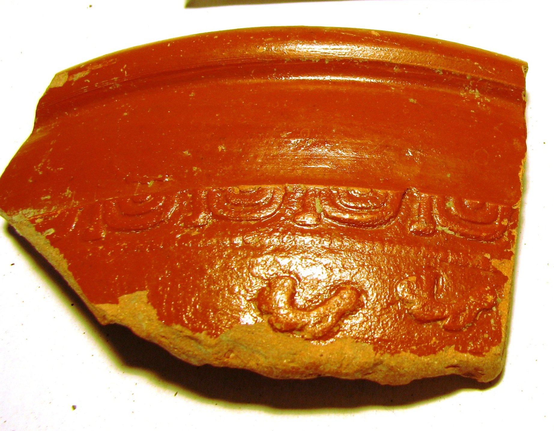 Terra sigillata töredék PVM.R.91.26.31. (fotó) (Paksi Városi Múzeum - Paksi Képtár CC BY-NC-SA)
