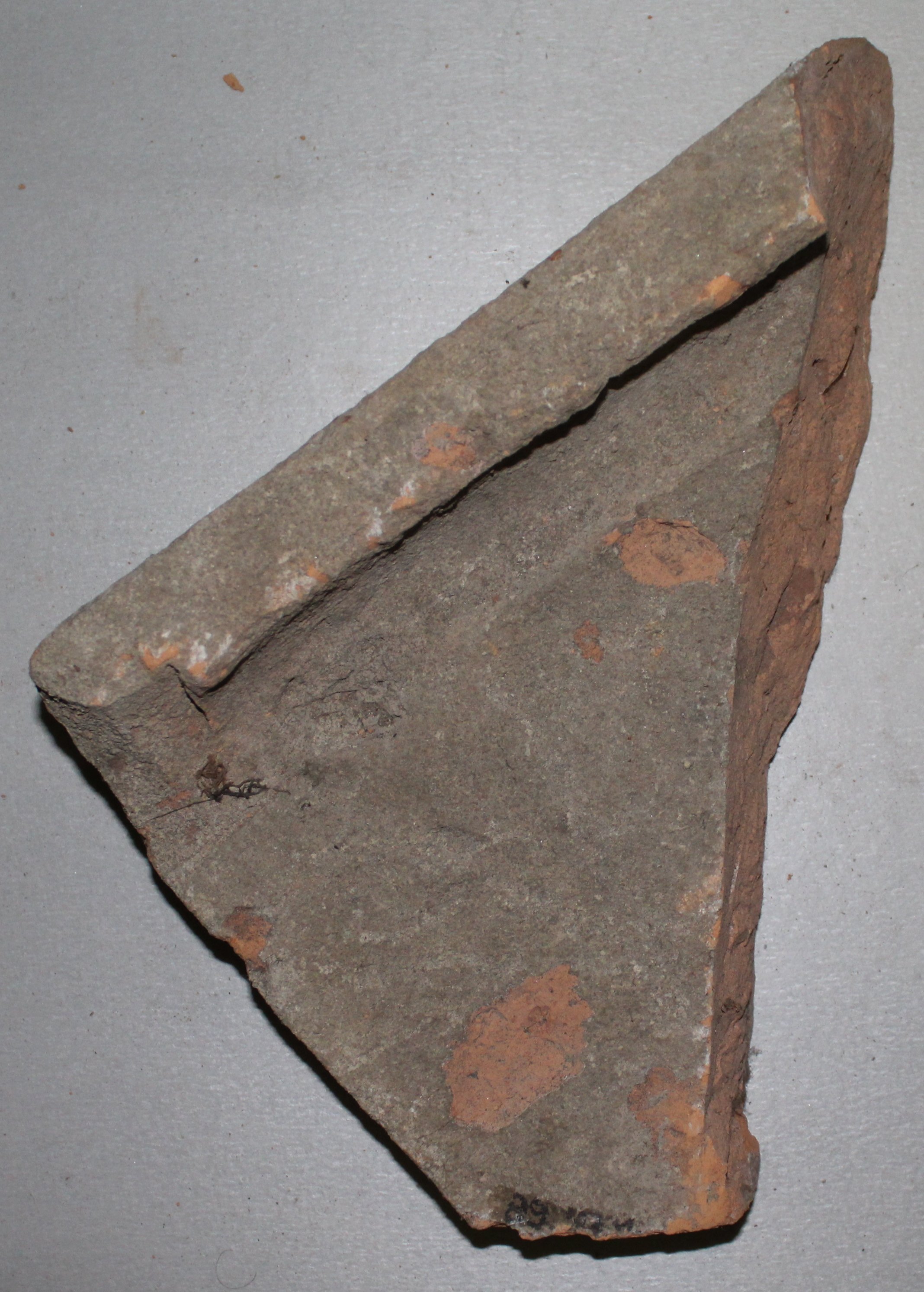 Bélyeges tégla töredéke PM.89.187.3. (fotó) (Paksi Városi Múzeum - Paksi Képtár CC BY-NC-SA)