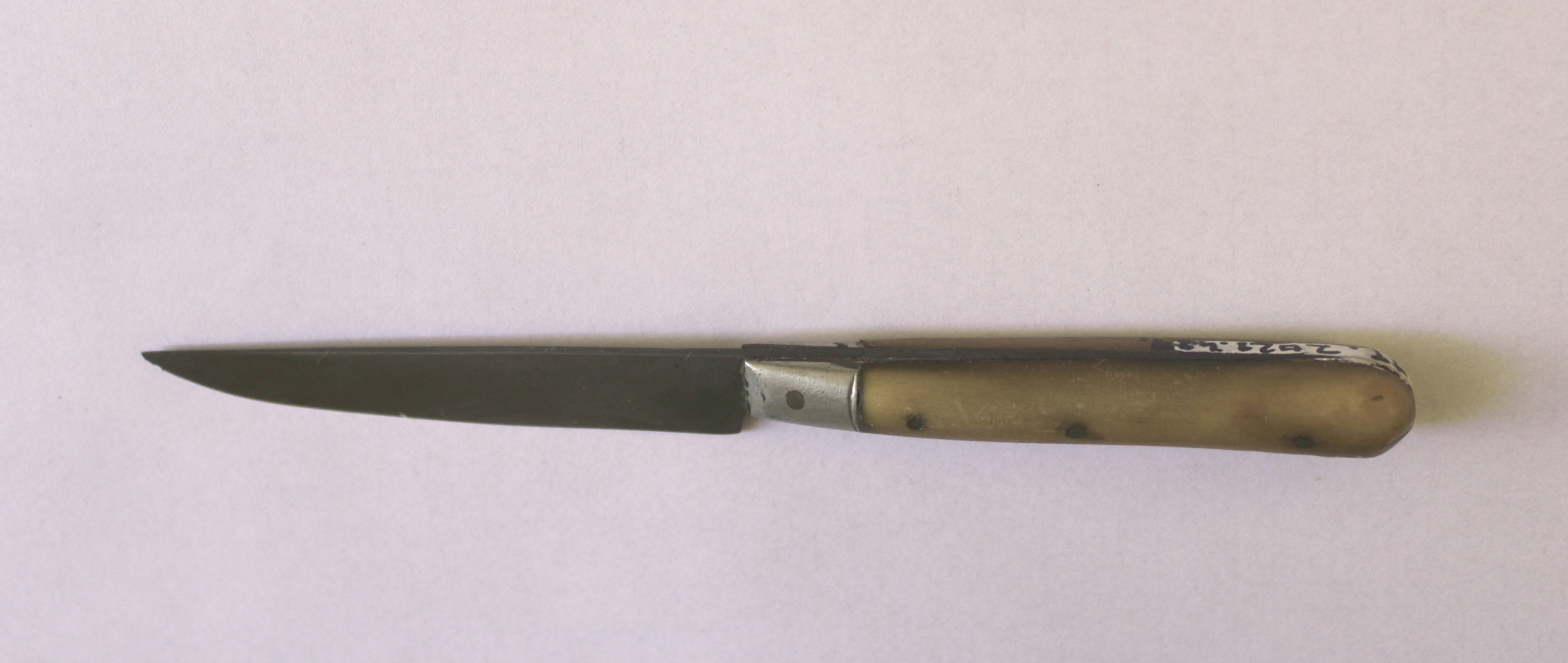 kés (Paksi Városi Múzeum - Paksi Képtár CC BY-NC-SA)