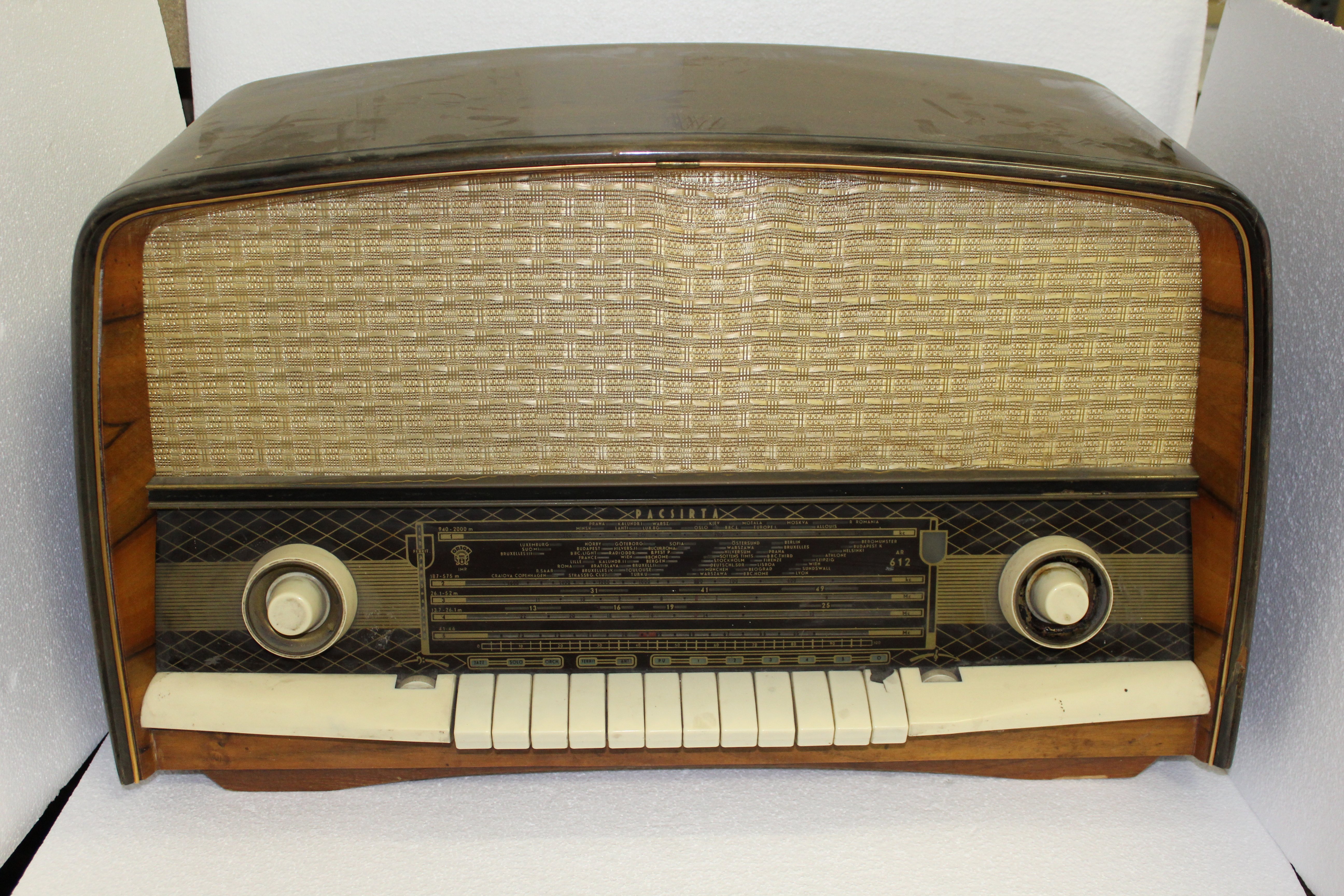 Pacsirta típusú asztali rádió készülék (Paksi Városi Múzeum - Paksi Képtár CC BY-NC-SA)