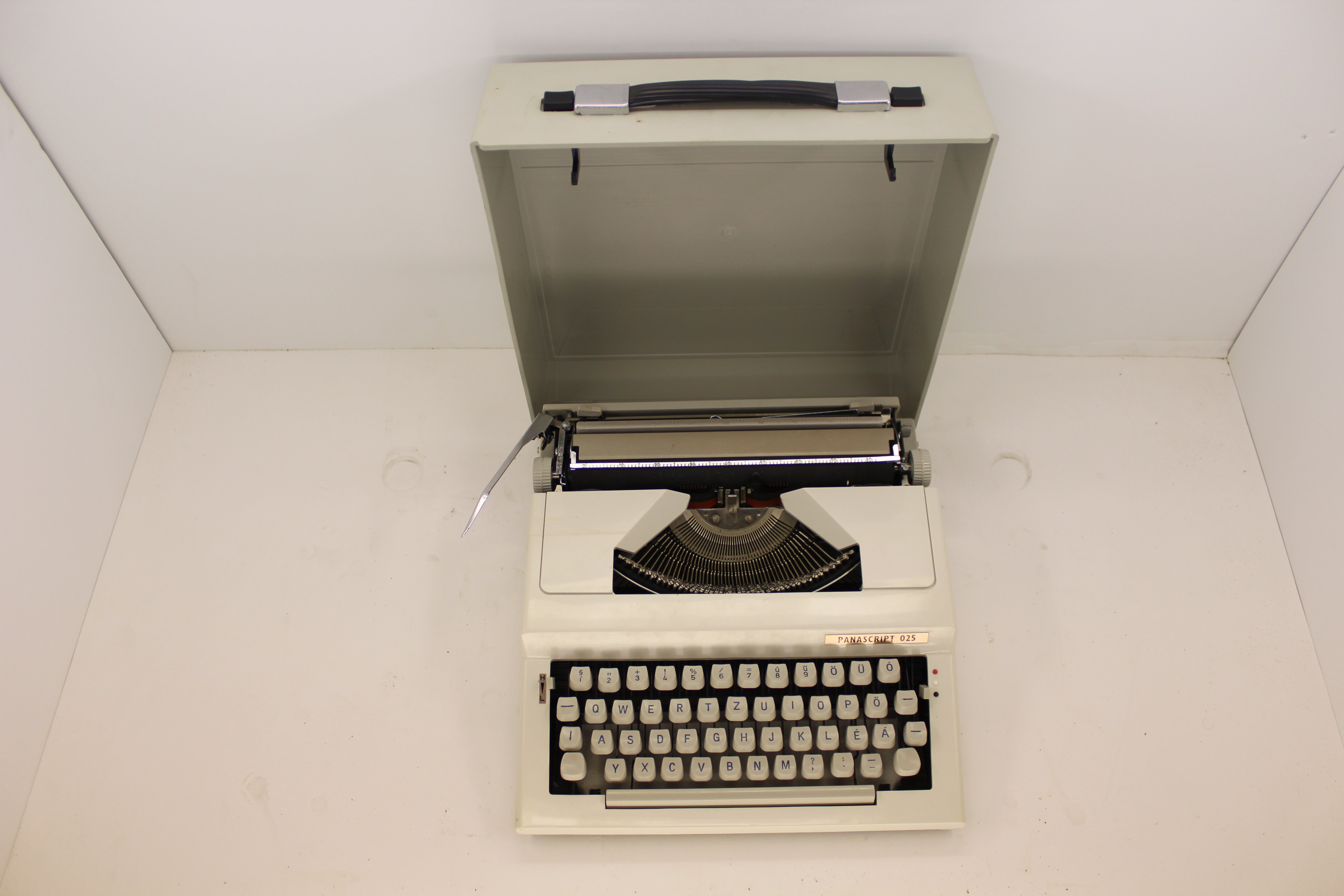 PANASCRIPT 025 táska írógép (Paksi Városi Múzeum - Paksi Képtár CC BY-NC-SA)