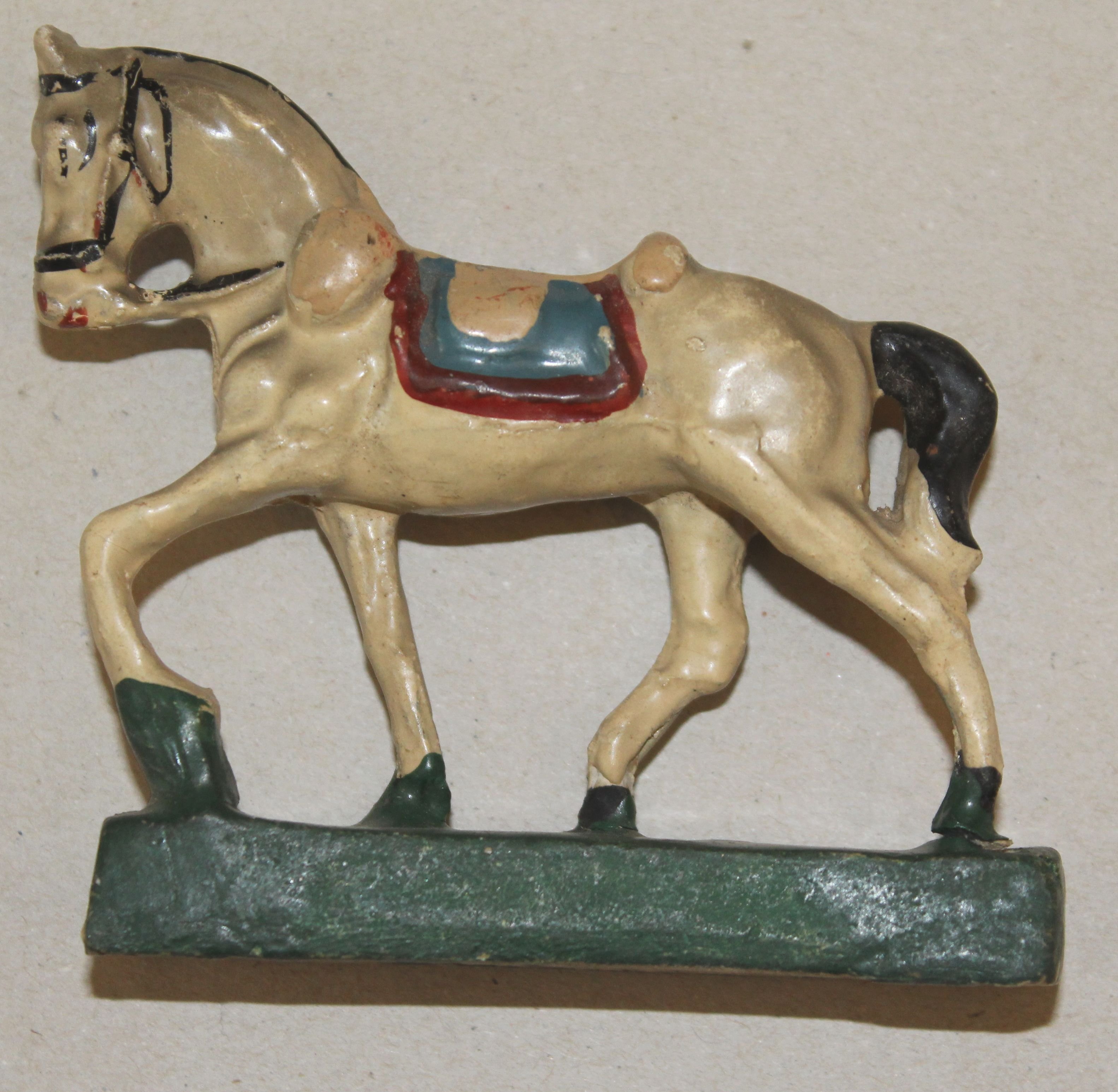 játékkatona lófigura (Paksi Városi Múzeum - Paksi Képtár CC BY-NC-SA)